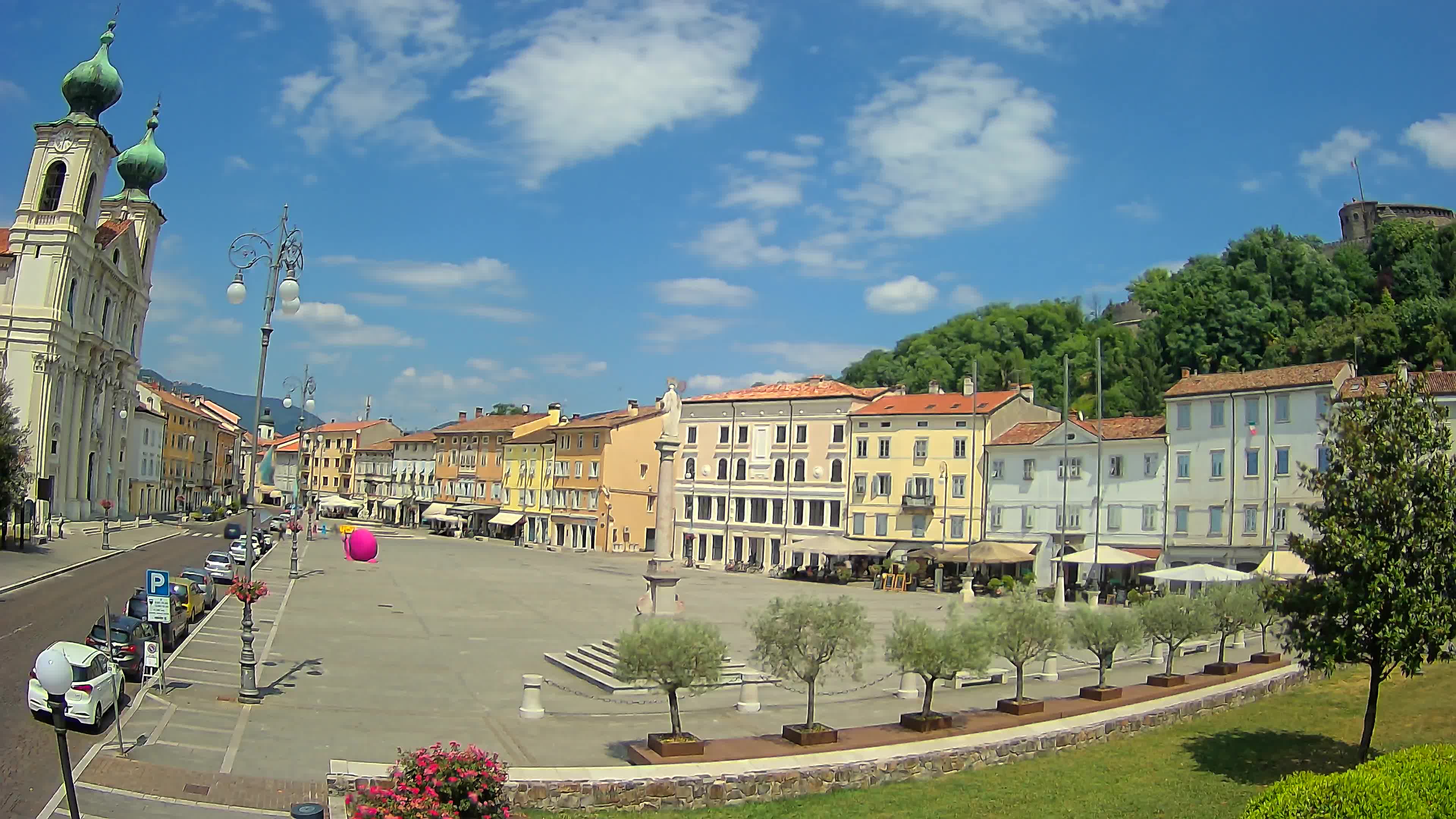 Kamera Gorica Travnik in cerkev sv. Ignacija