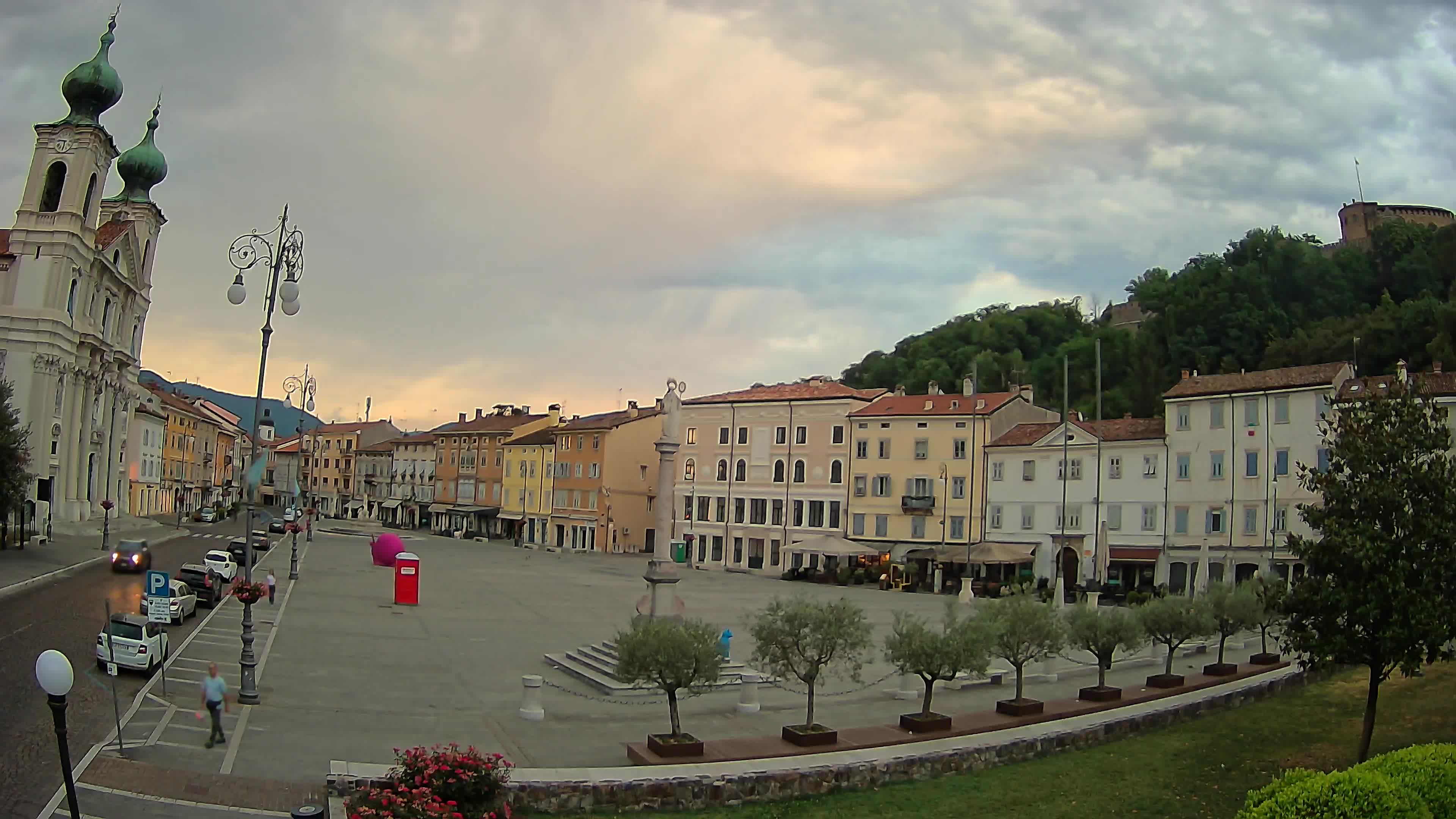 Gorizia Piazza della Vittoria e chiesa di S. Ignazio