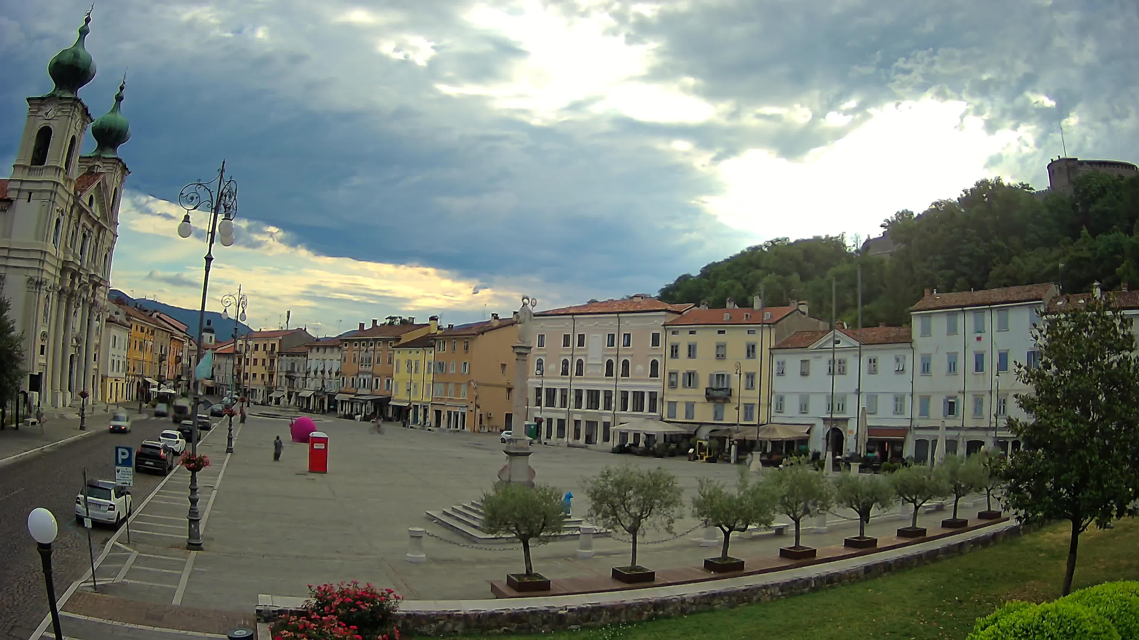 Gorizia Piazza della Vittoria e chiesa di S. Ignazio