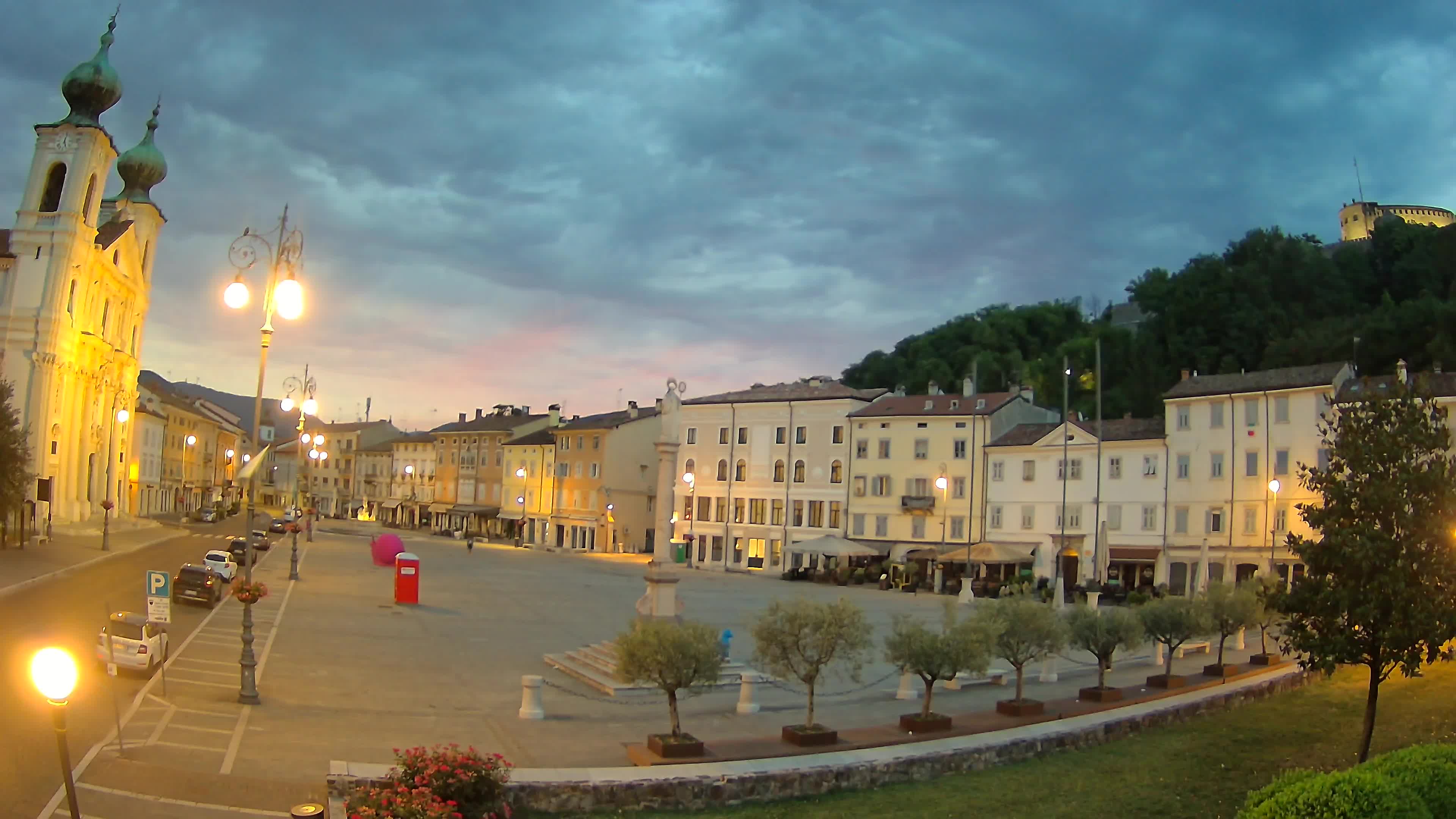 Gorizia Piazza della Vittoria e chiesa di S. Ignazio