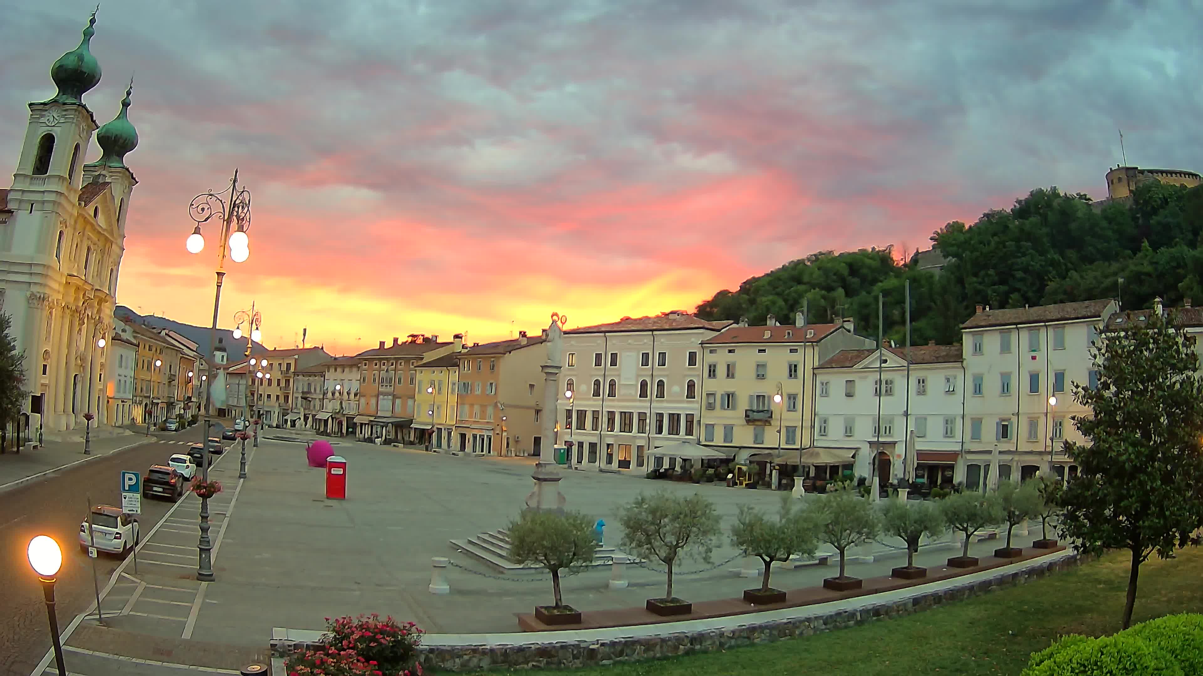 Gorizia Piazza della Vittoria e chiesa di S. Ignazio