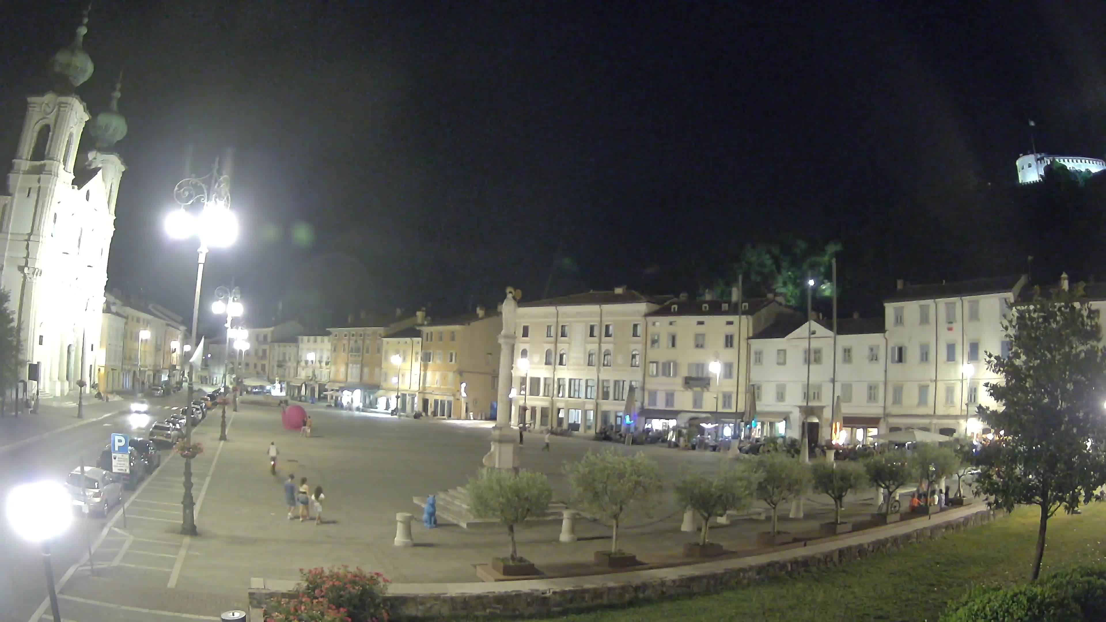 Kamera Gorica Travnik in cerkev sv. Ignacija