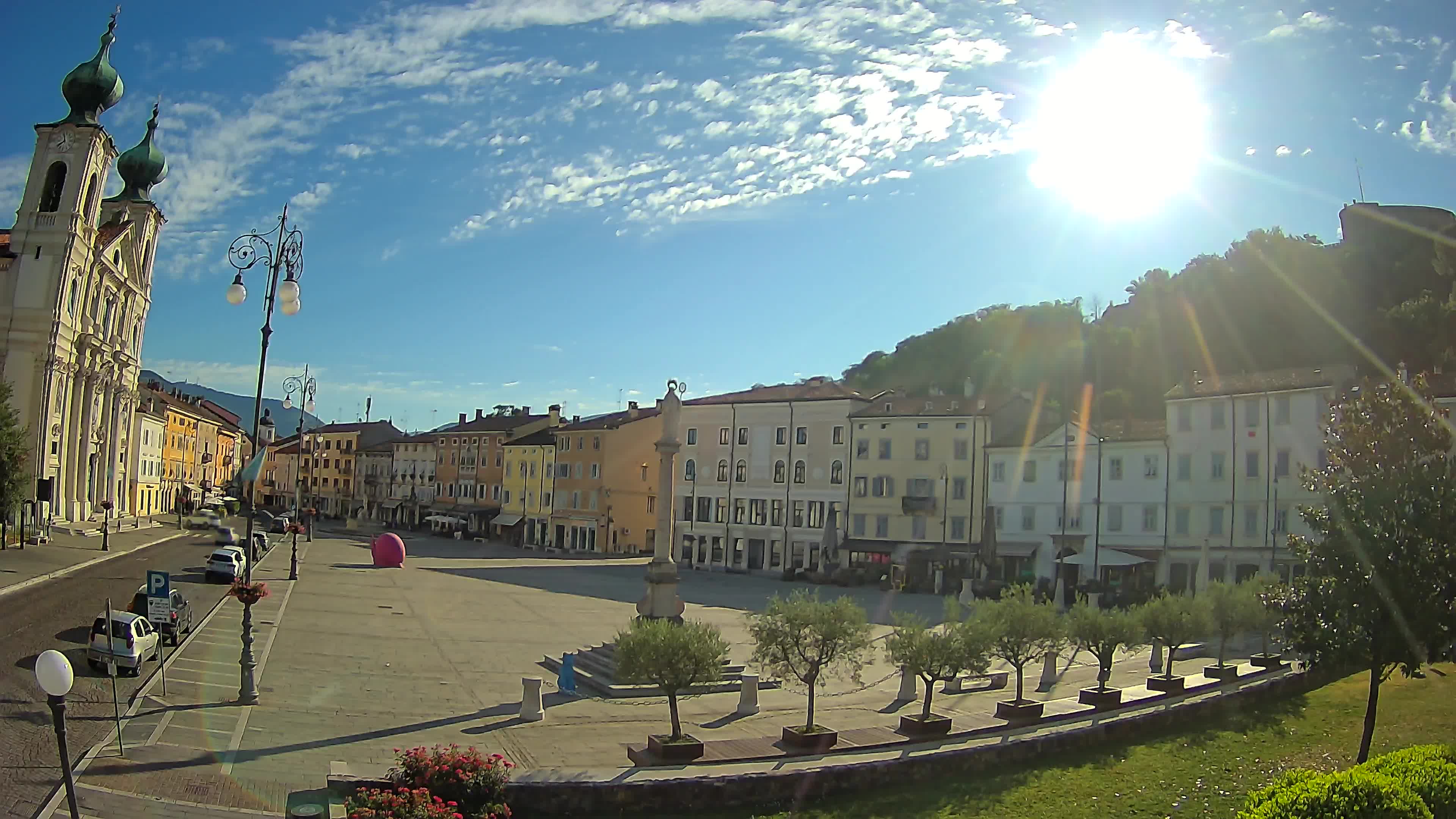 Kamera Gorica Travnik in cerkev sv. Ignacija