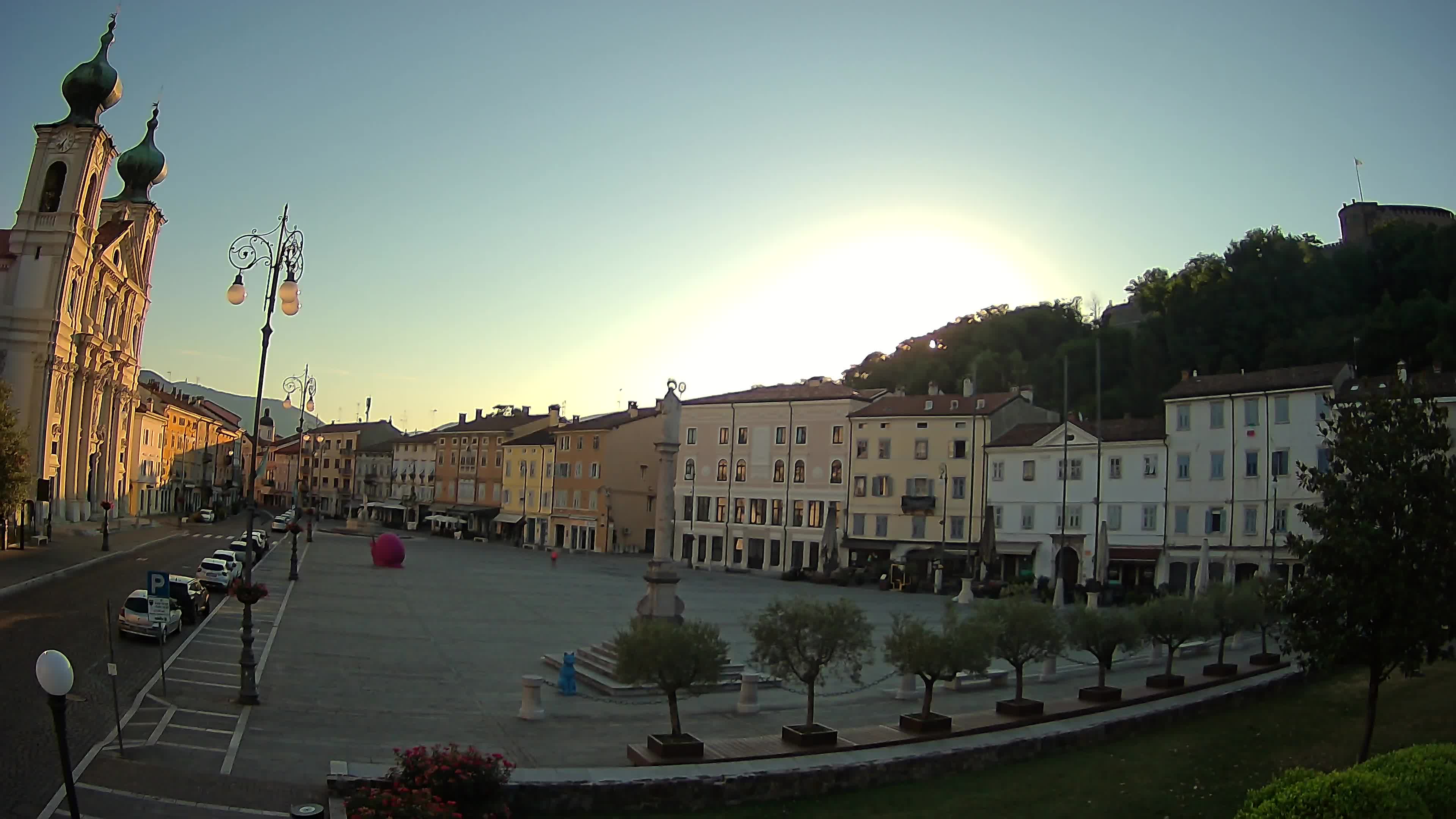 Kamera Gorica Travnik in cerkev sv. Ignacija