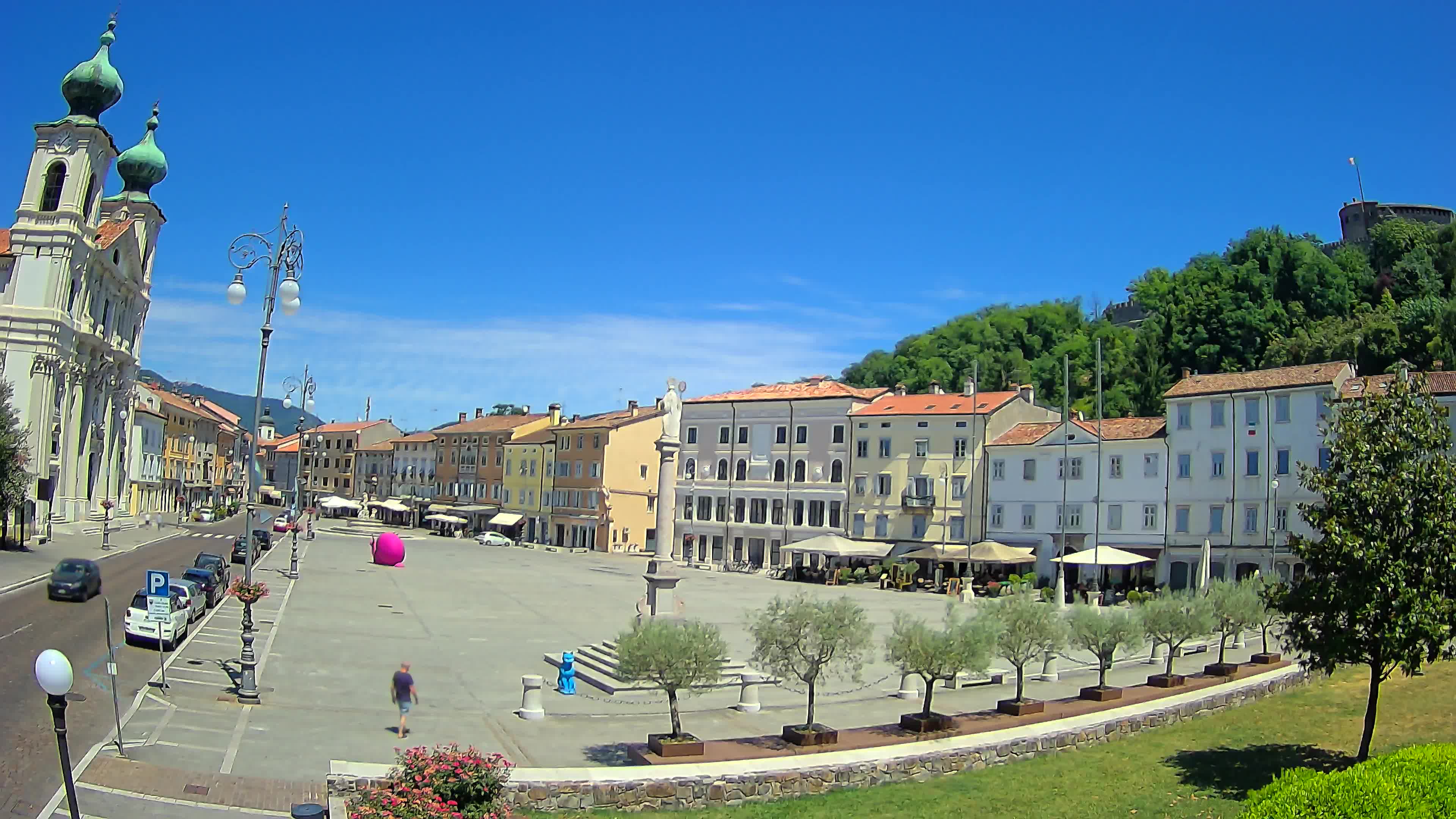 Kamera Gorica Travnik in cerkev sv. Ignacija