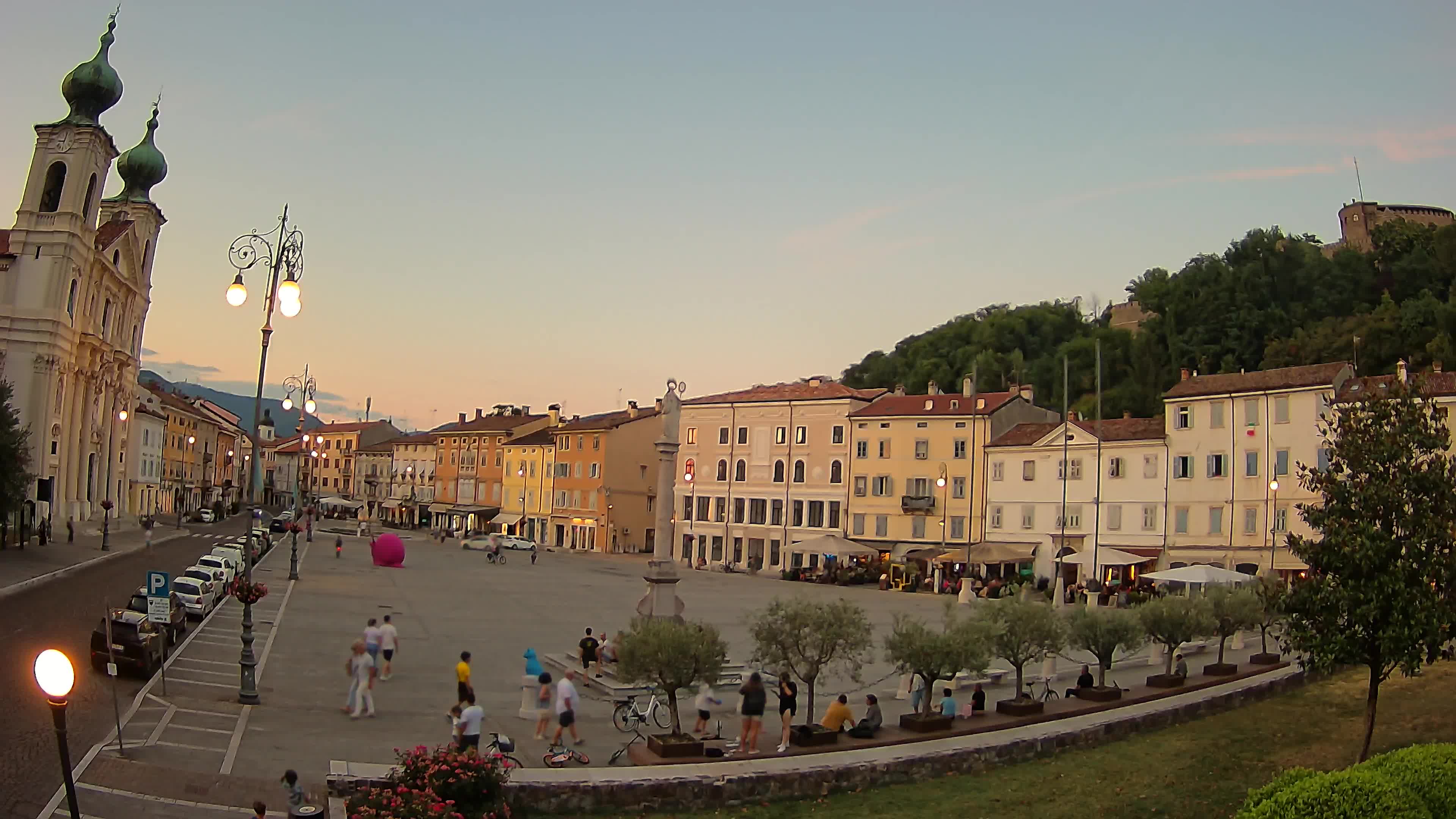 Kamera Gorica Travnik in cerkev sv. Ignacija