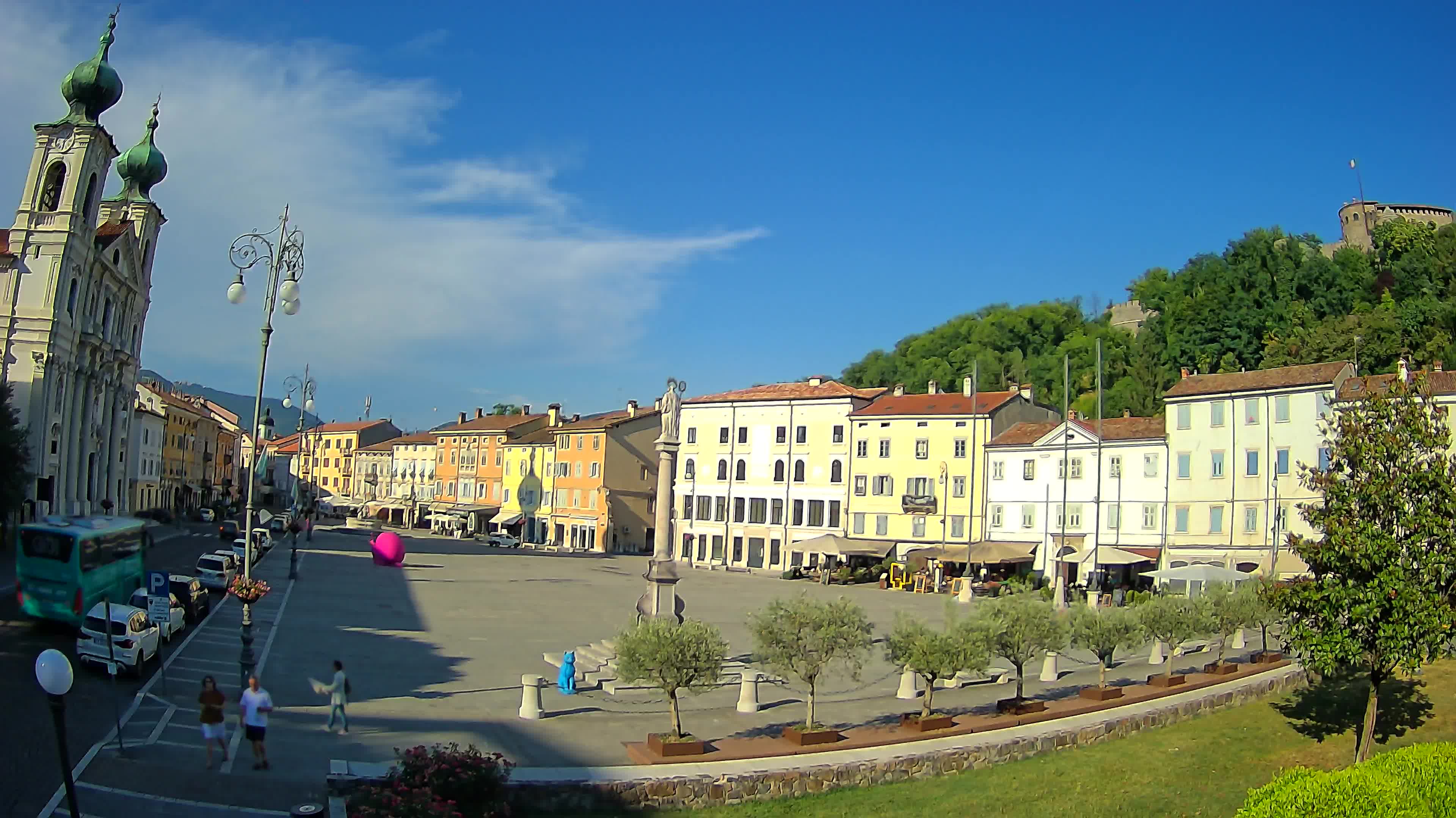 Kamera Gorica Travnik in cerkev sv. Ignacija