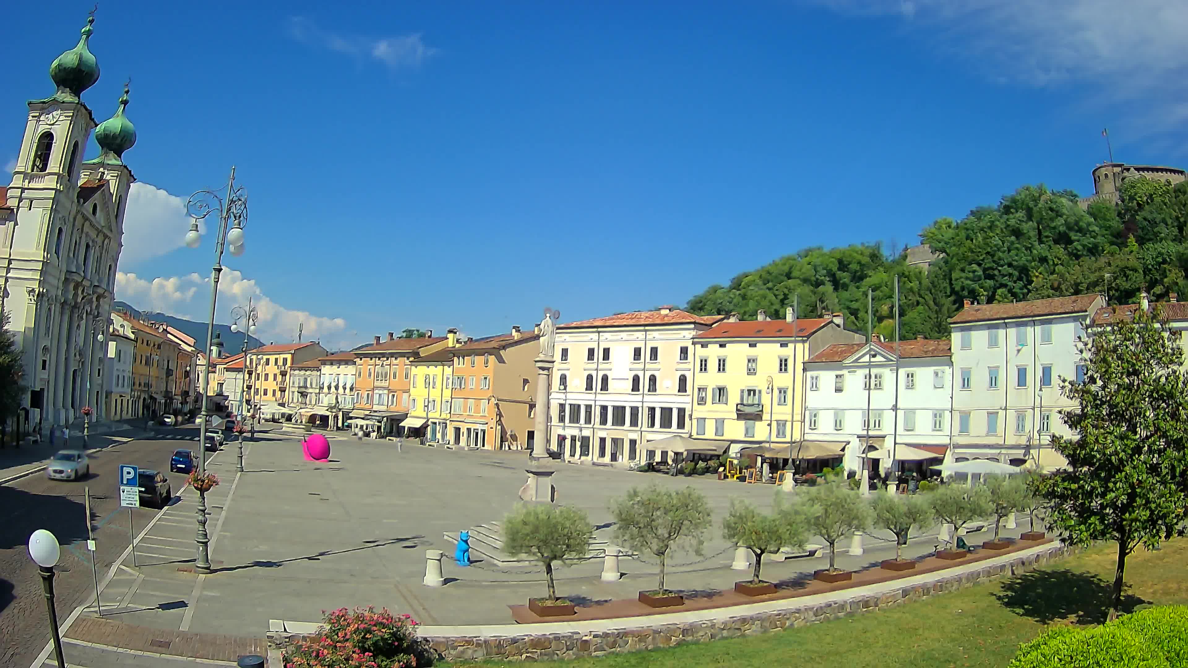 Kamera Gorica Travnik in cerkev sv. Ignacija