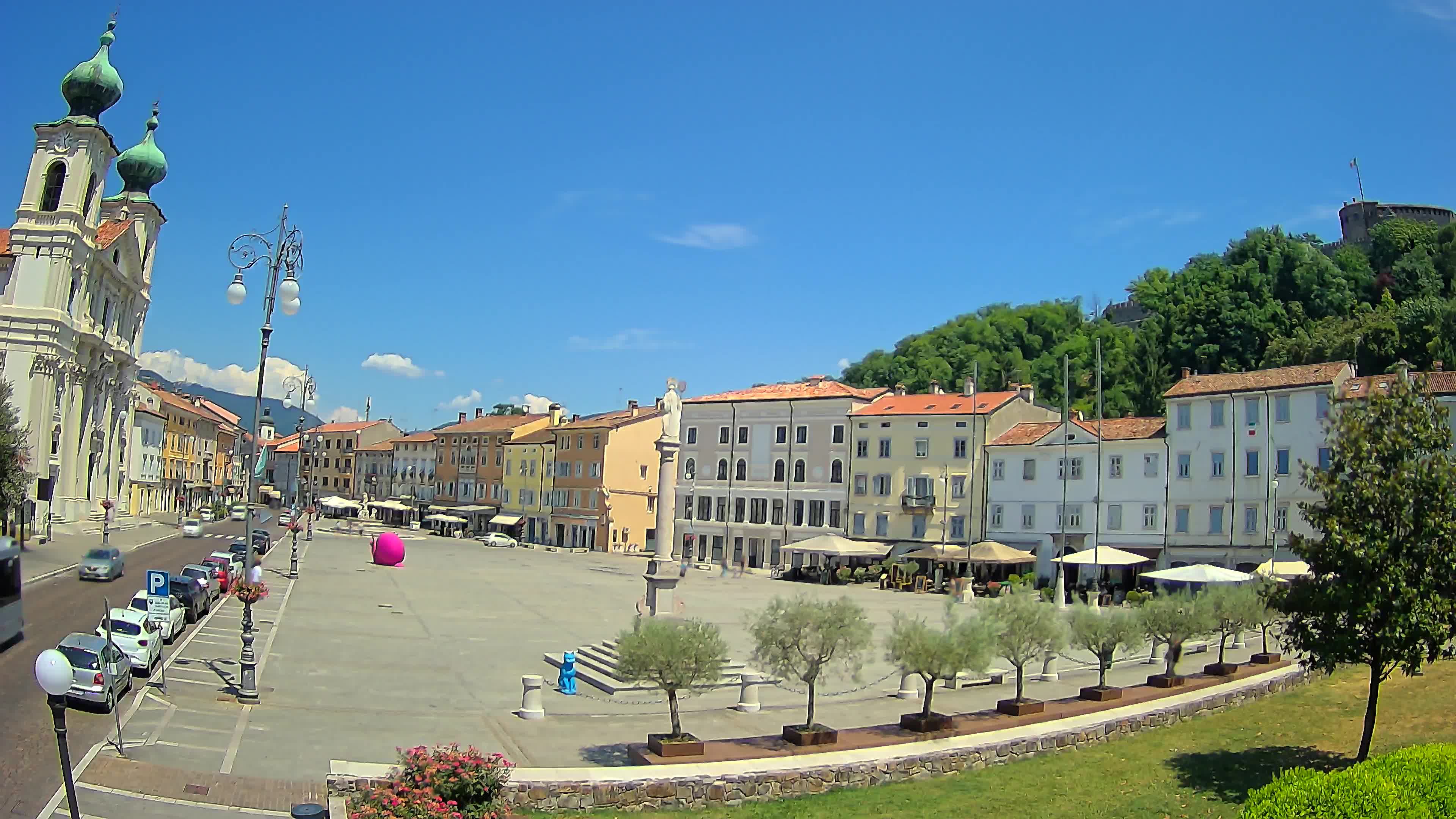 Kamera Gorica Travnik in cerkev sv. Ignacija