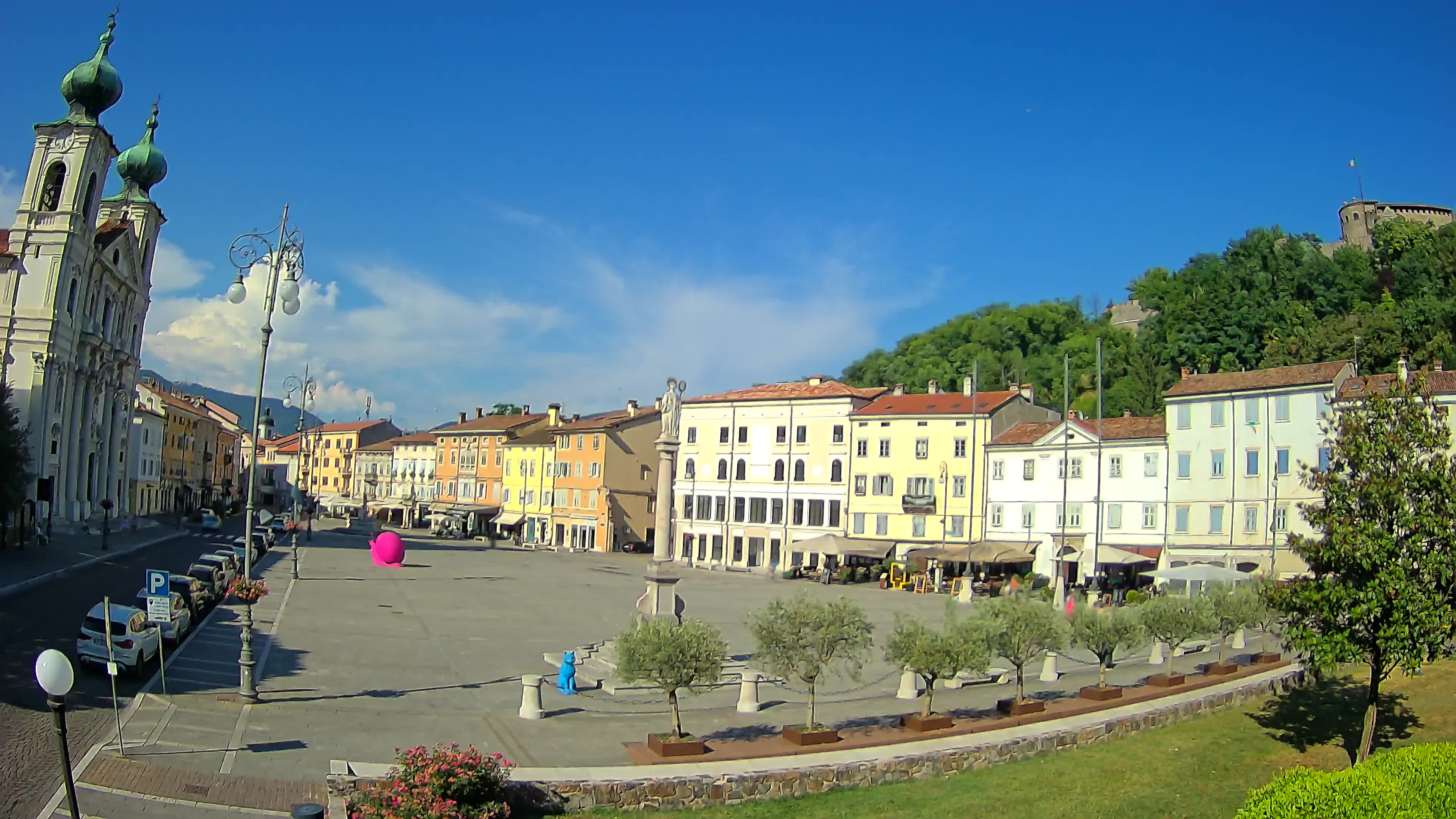 Kamera Gorica Travnik in cerkev sv. Ignacija