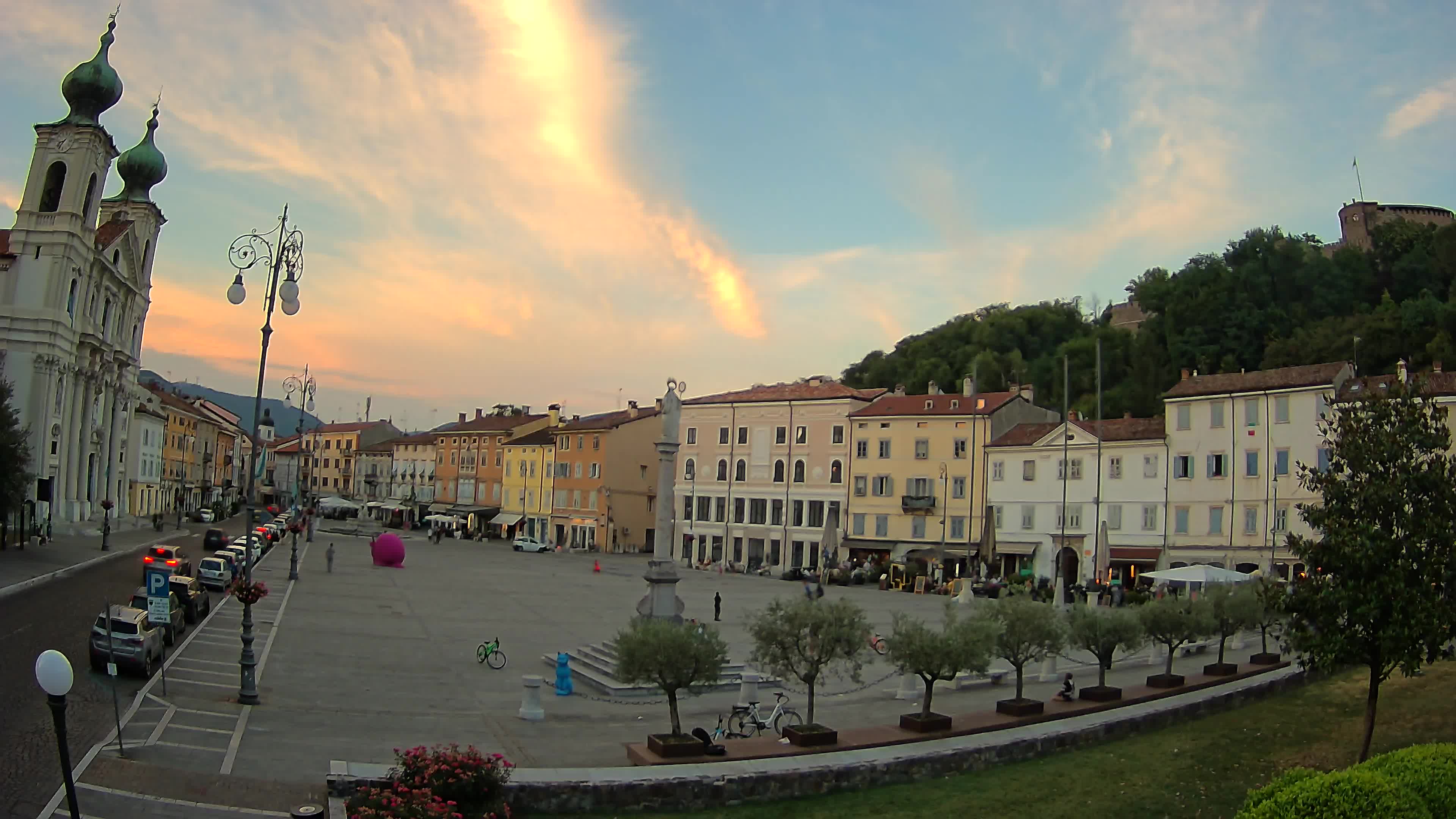 Gorizia – Plaza Vittoria – iglesia de San Pedro. Ignacio