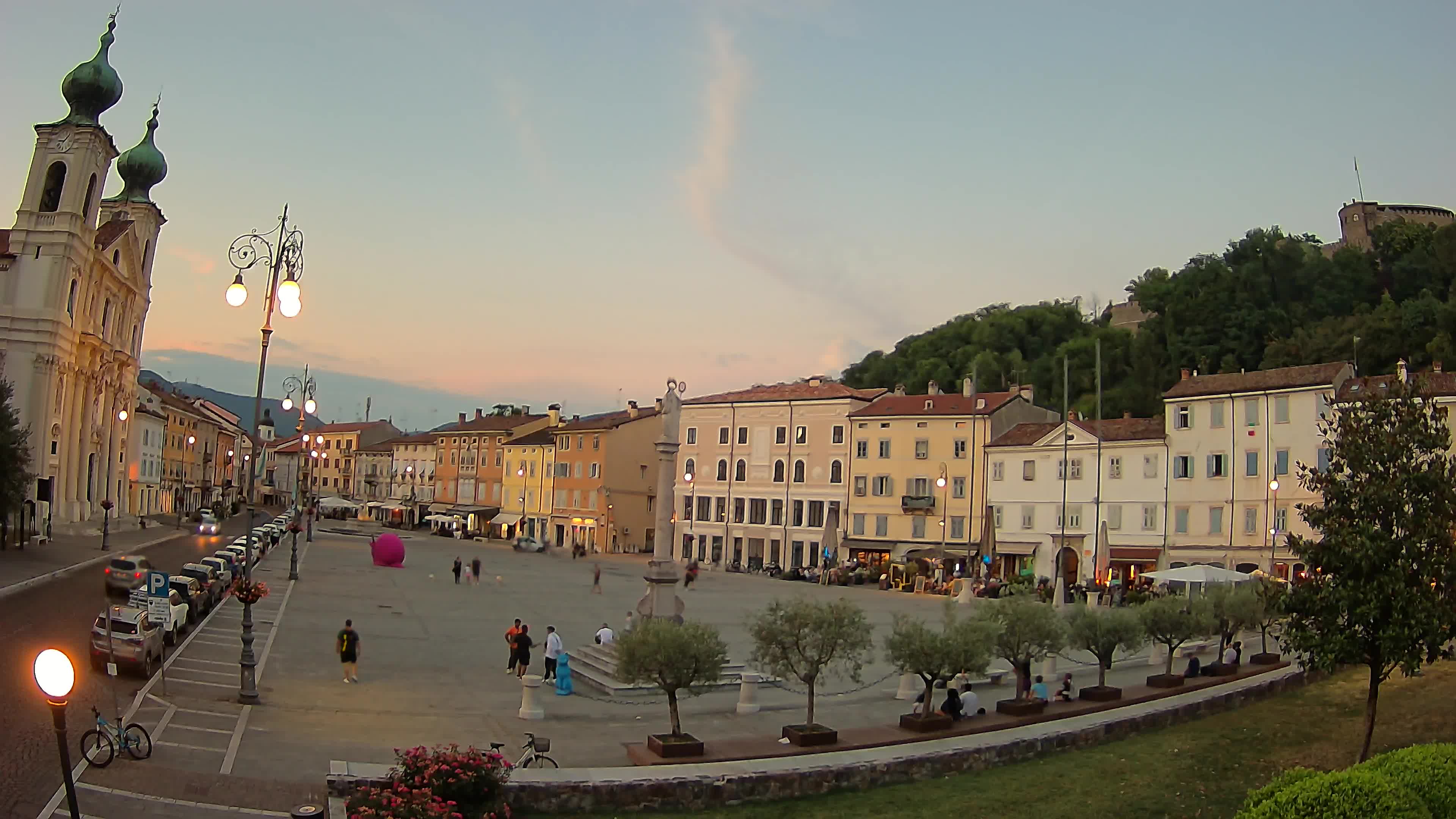 Gorizia – Plaza Vittoria – iglesia de San Pedro. Ignacio
