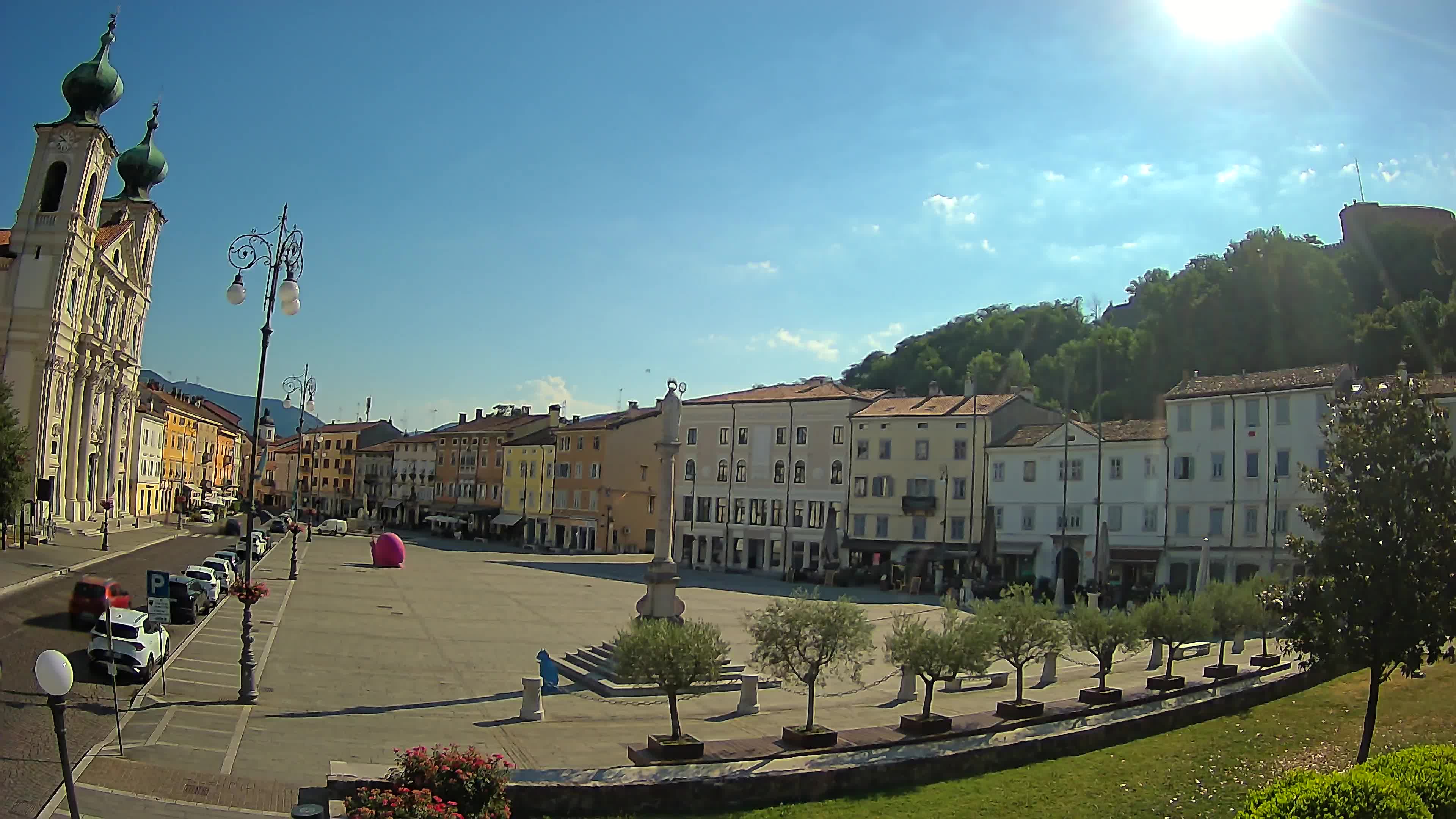 Kamera Gorica Travnik in cerkev sv. Ignacija