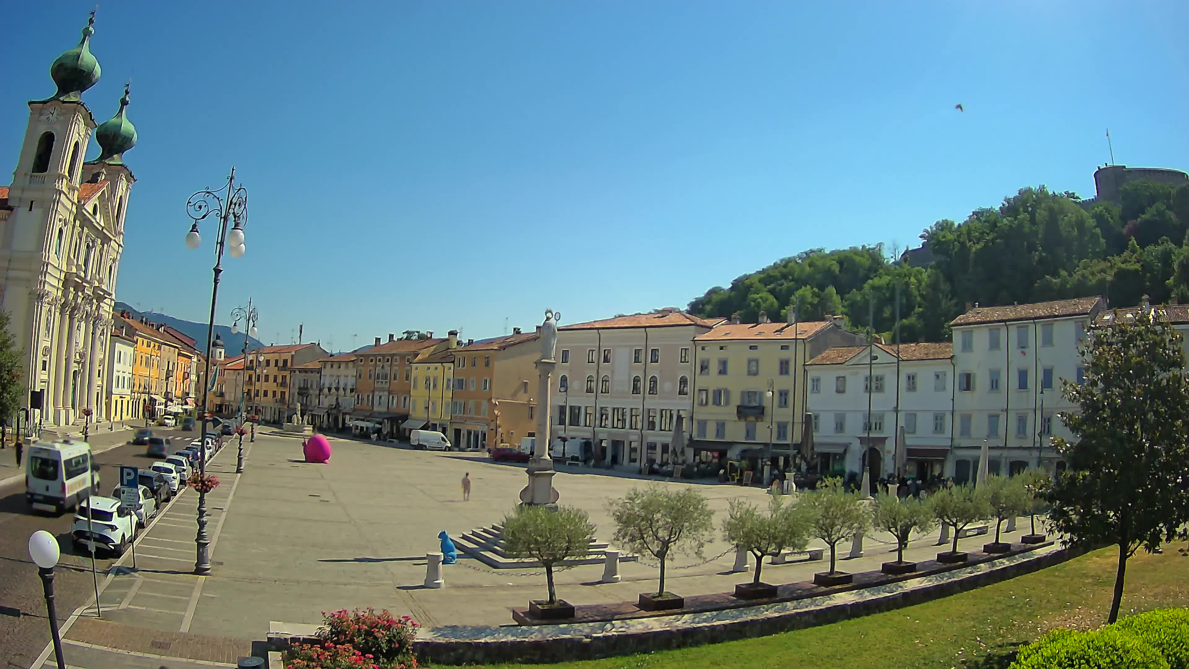 Kamera Gorica Travnik in cerkev sv. Ignacija