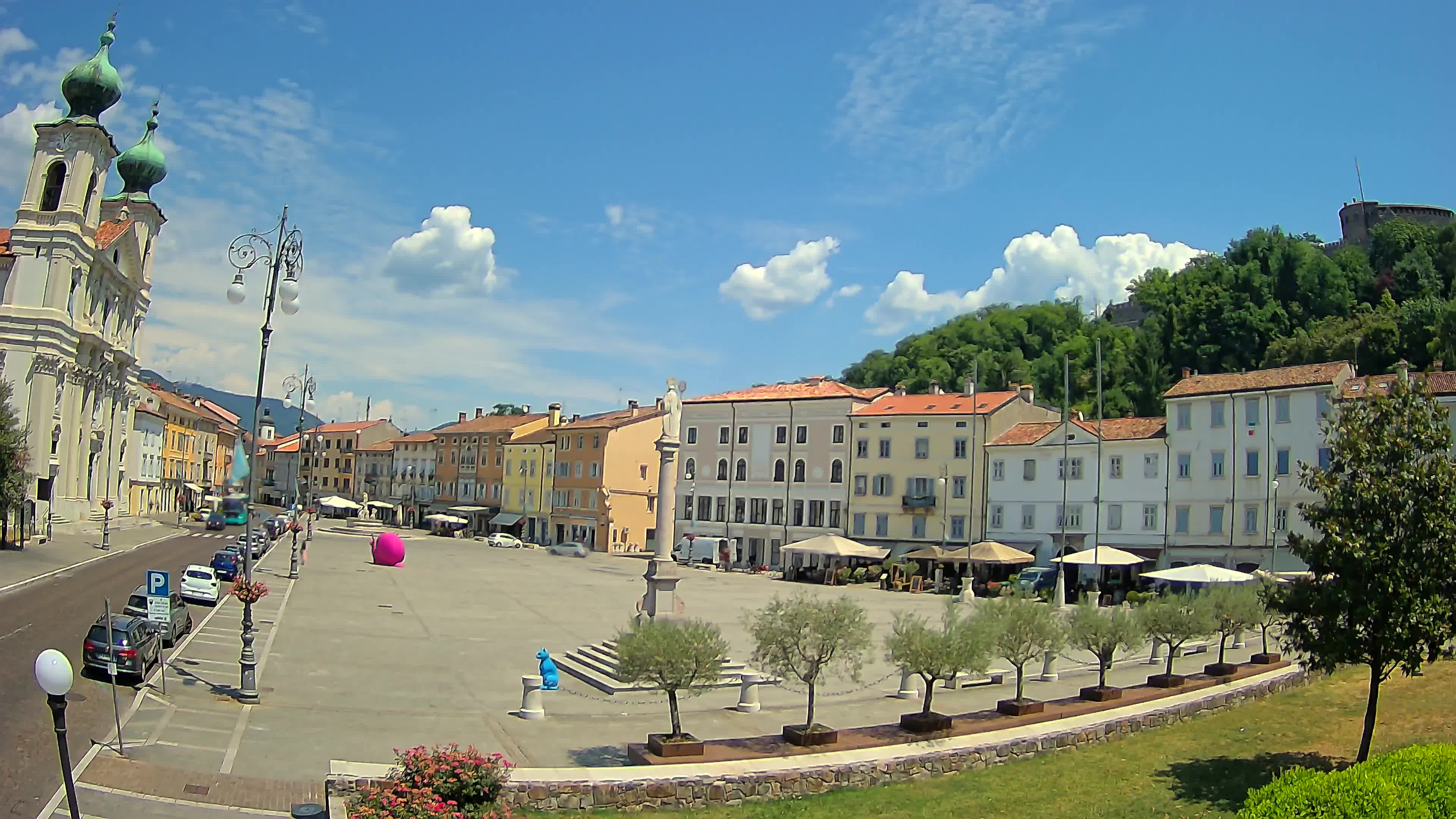 Kamera Gorica Travnik in cerkev sv. Ignacija