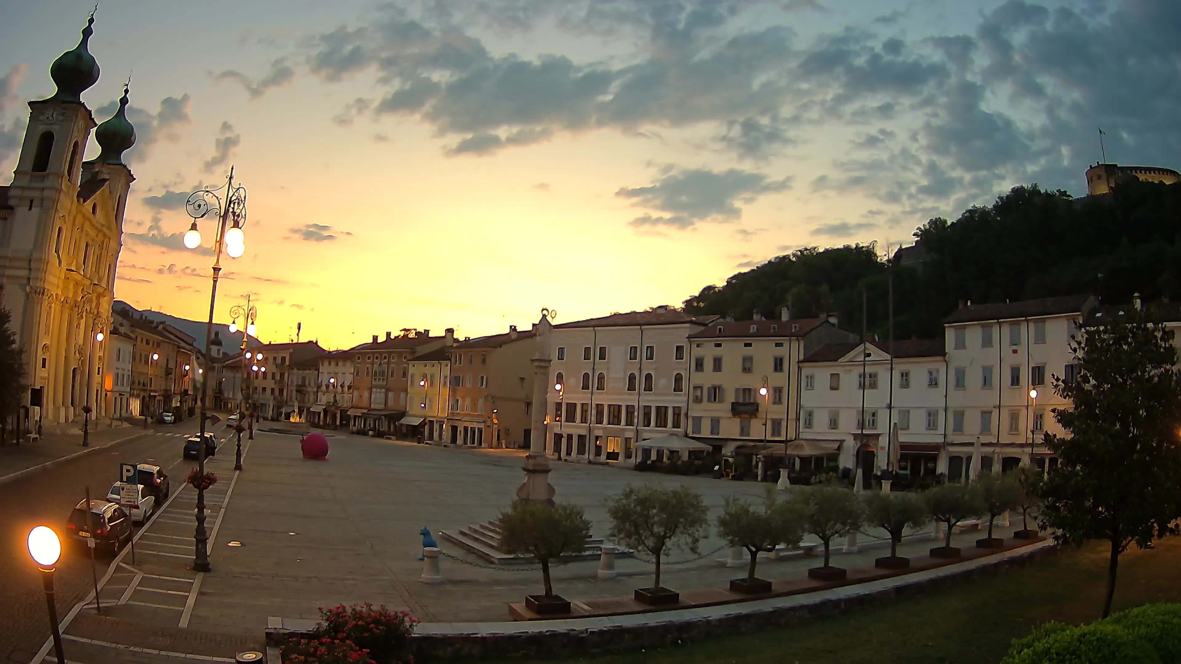 Gorizia Piazza della Vittoria e chiesa di S. Ignazio