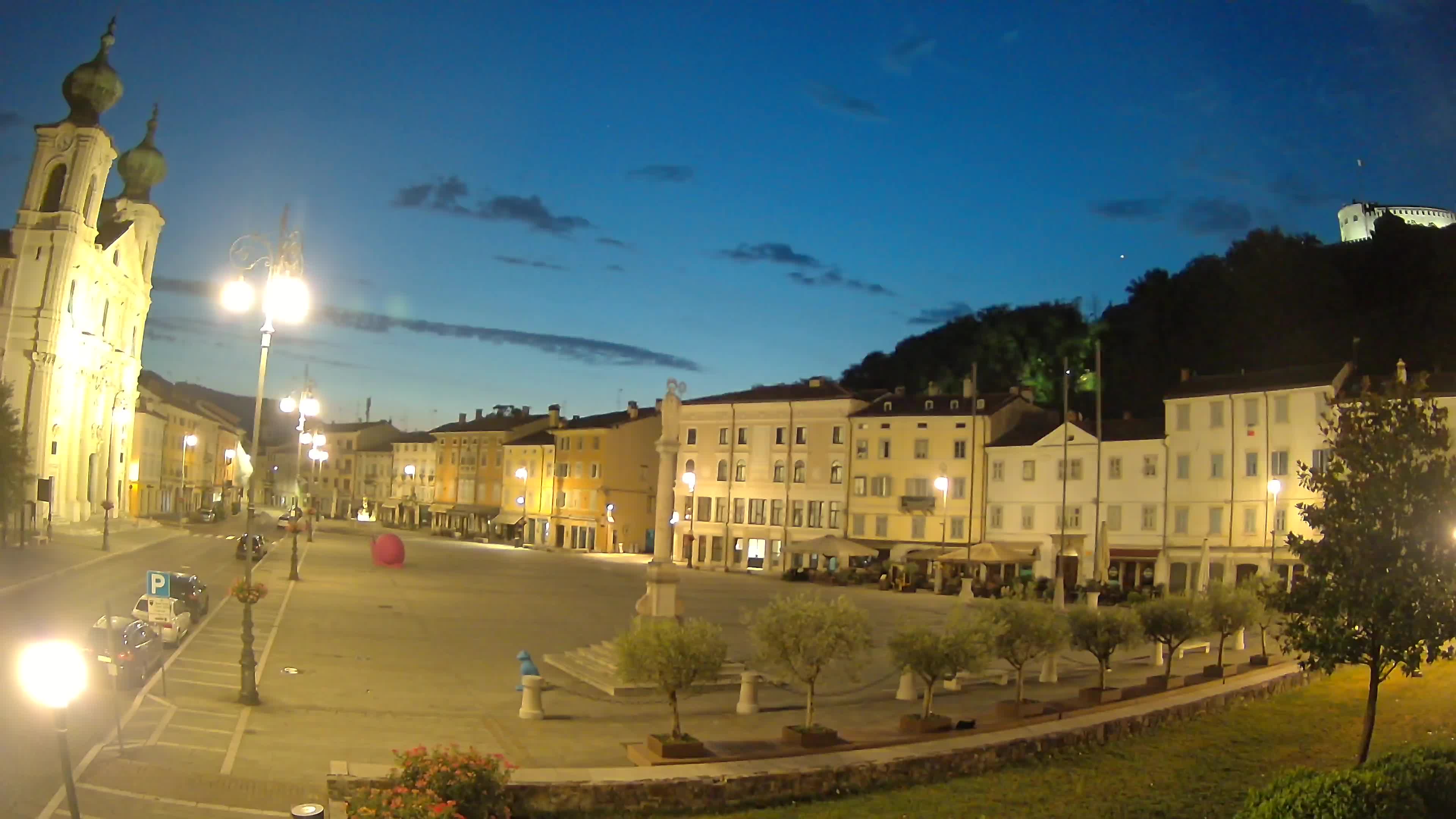 Kamera Gorica Travnik in cerkev sv. Ignacija