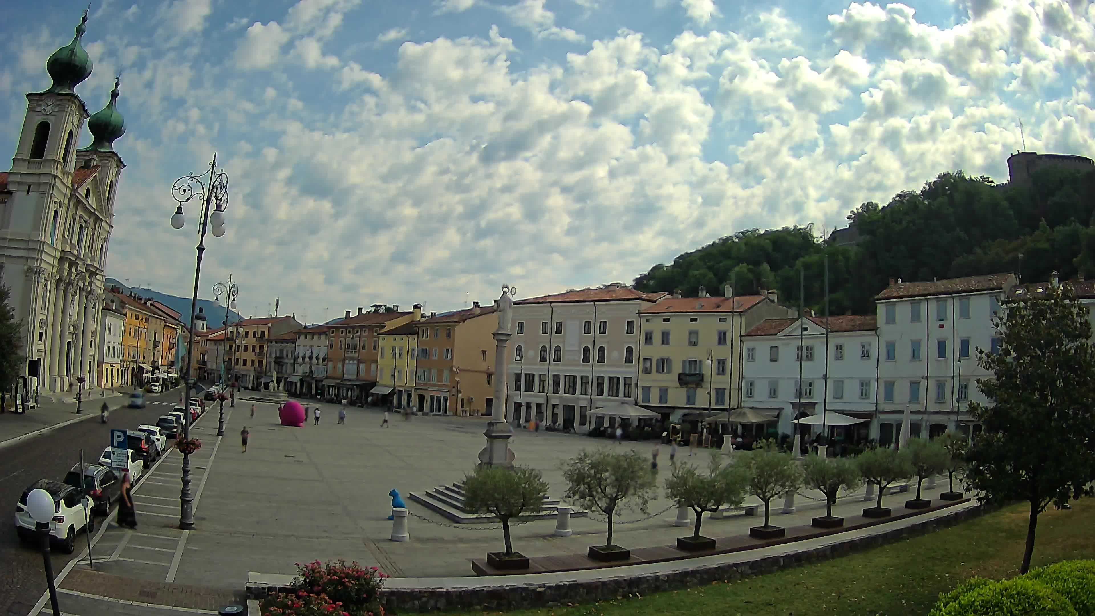 Kamera Gorica Travnik in cerkev sv. Ignacija