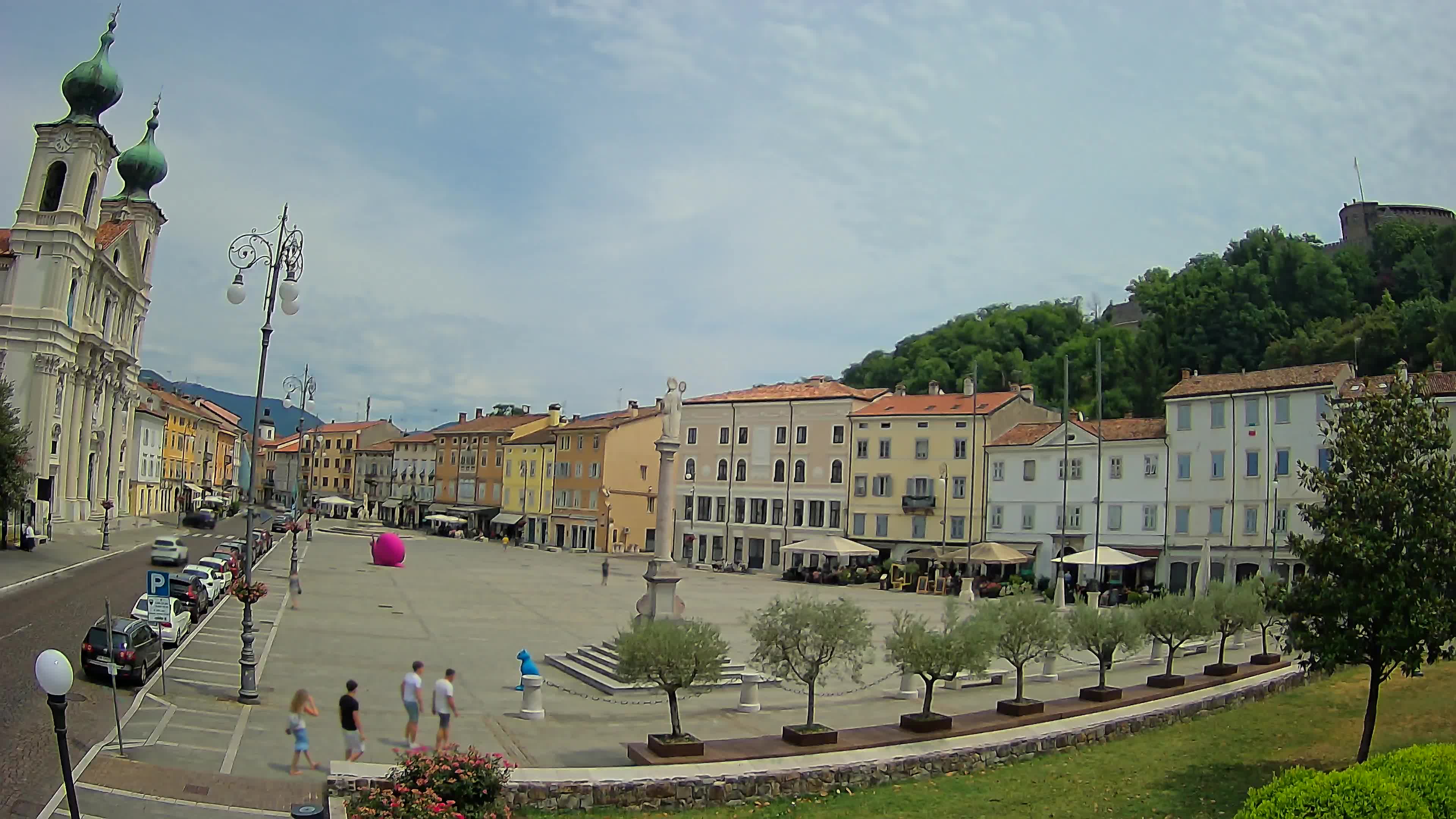 Kamera Gorica Travnik in cerkev sv. Ignacija