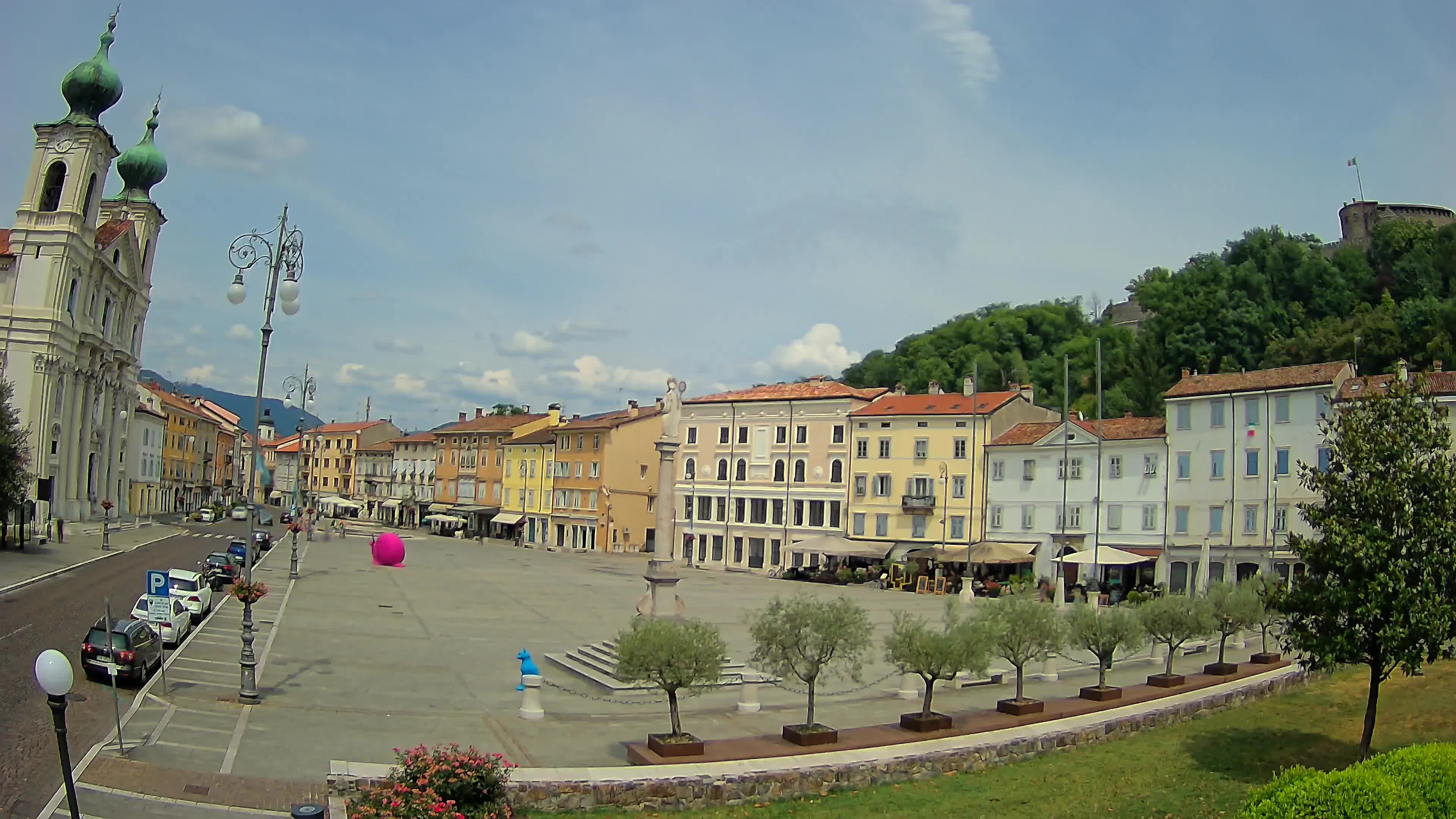 Kamera Gorica Travnik in cerkev sv. Ignacija