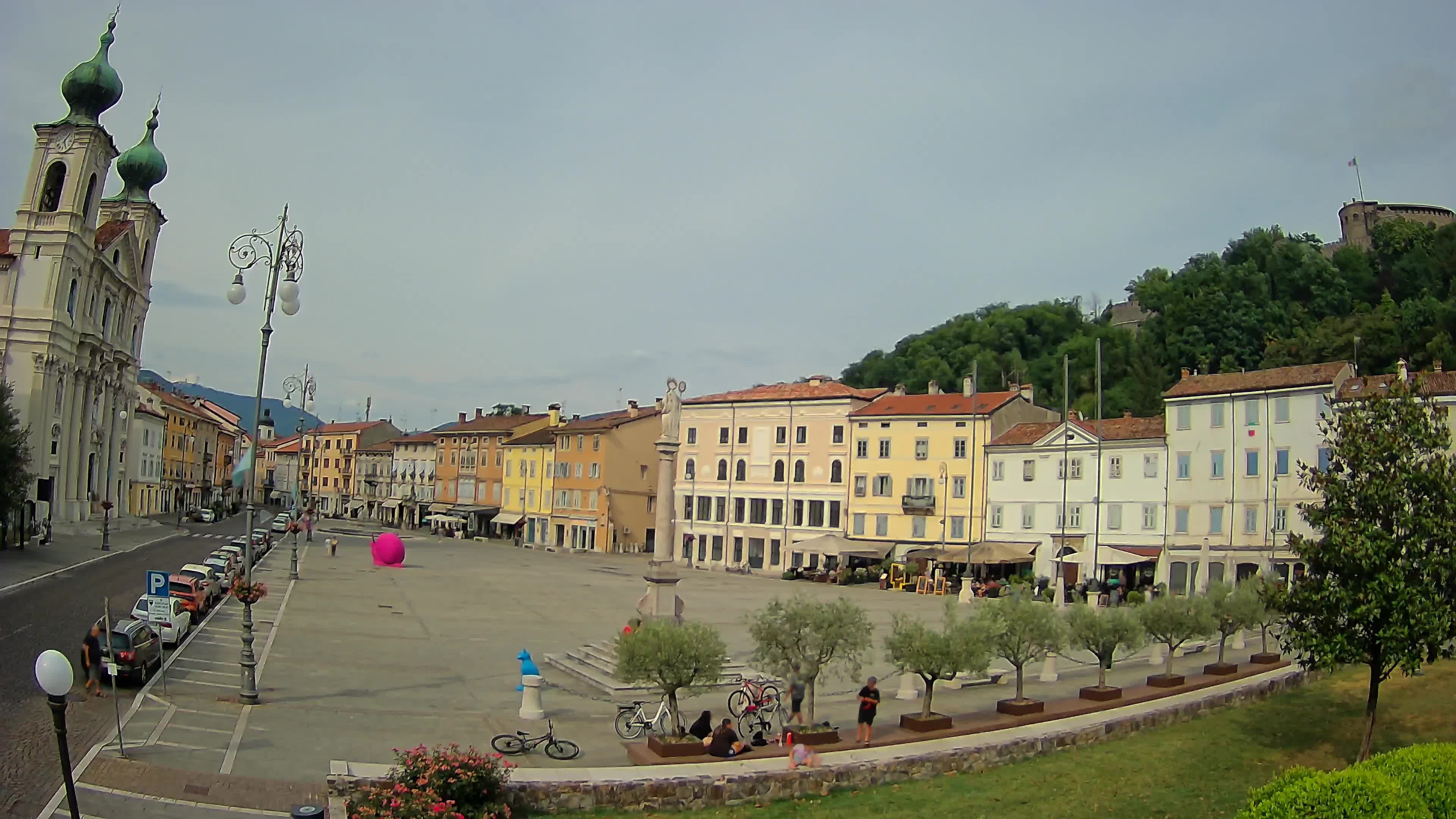 Kamera Gorica Travnik in cerkev sv. Ignacija