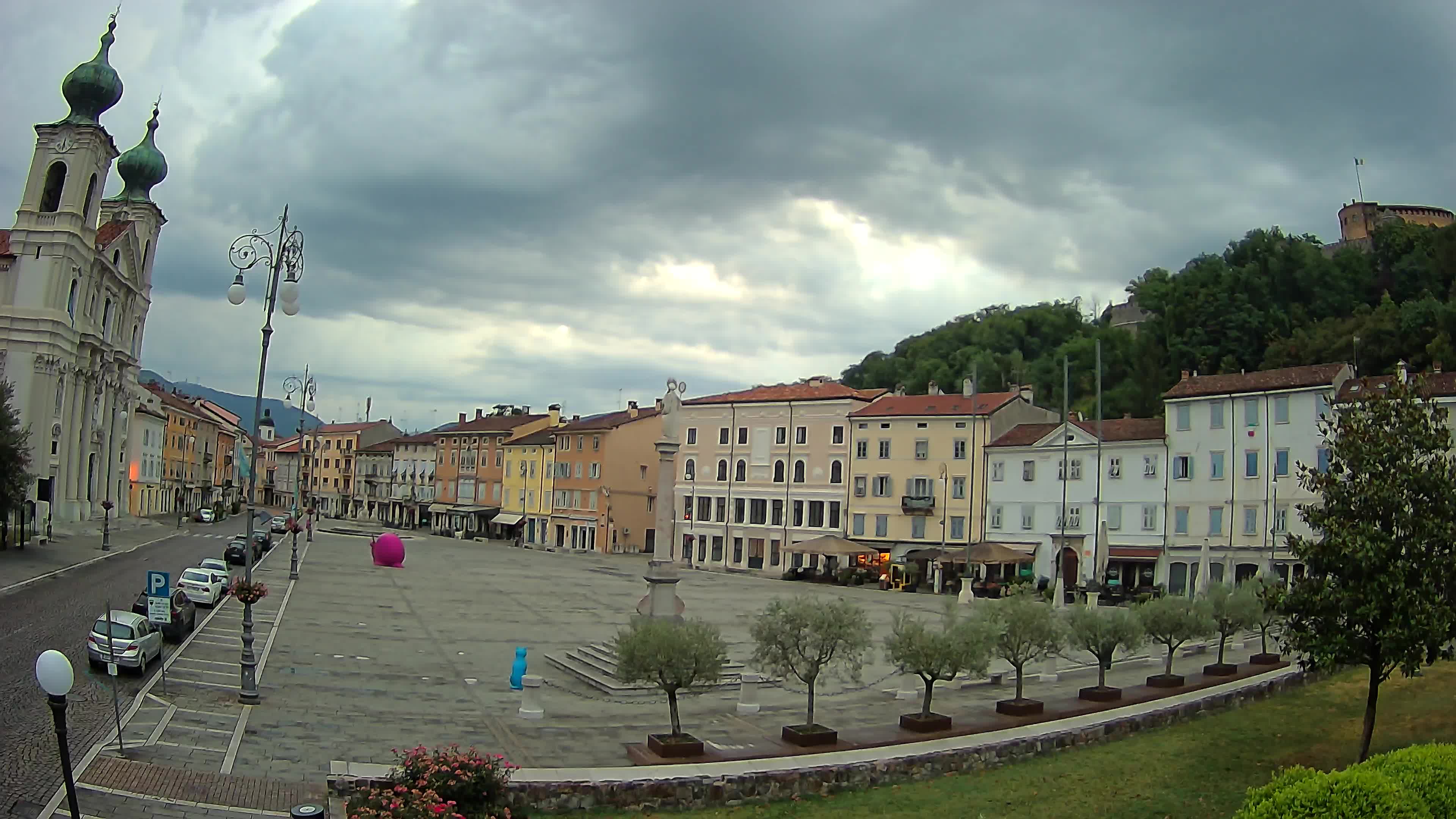 Gorizia Piazza della Vittoria e chiesa di S. Ignazio