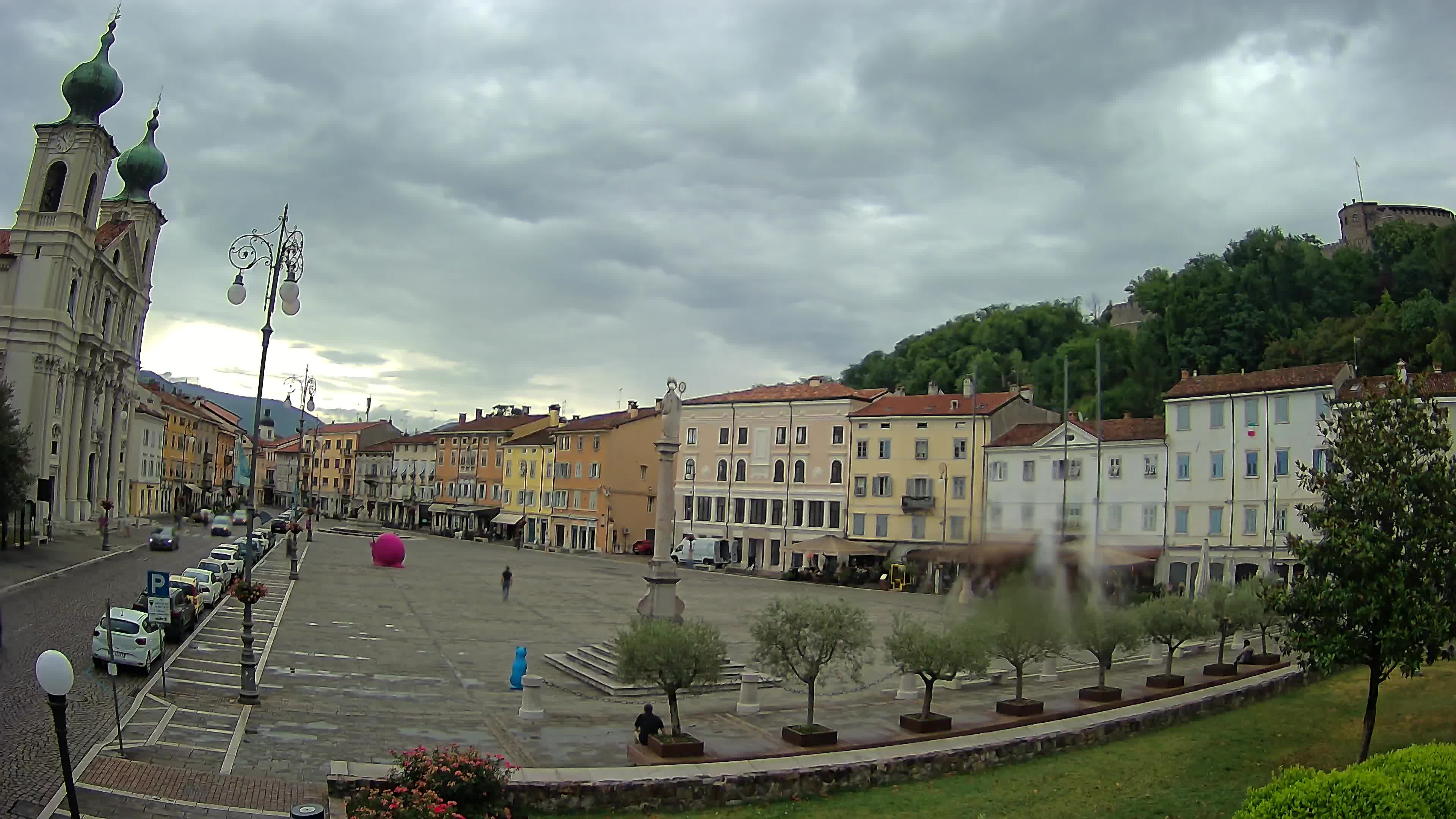 Kamera Gorica Travnik in cerkev sv. Ignacija