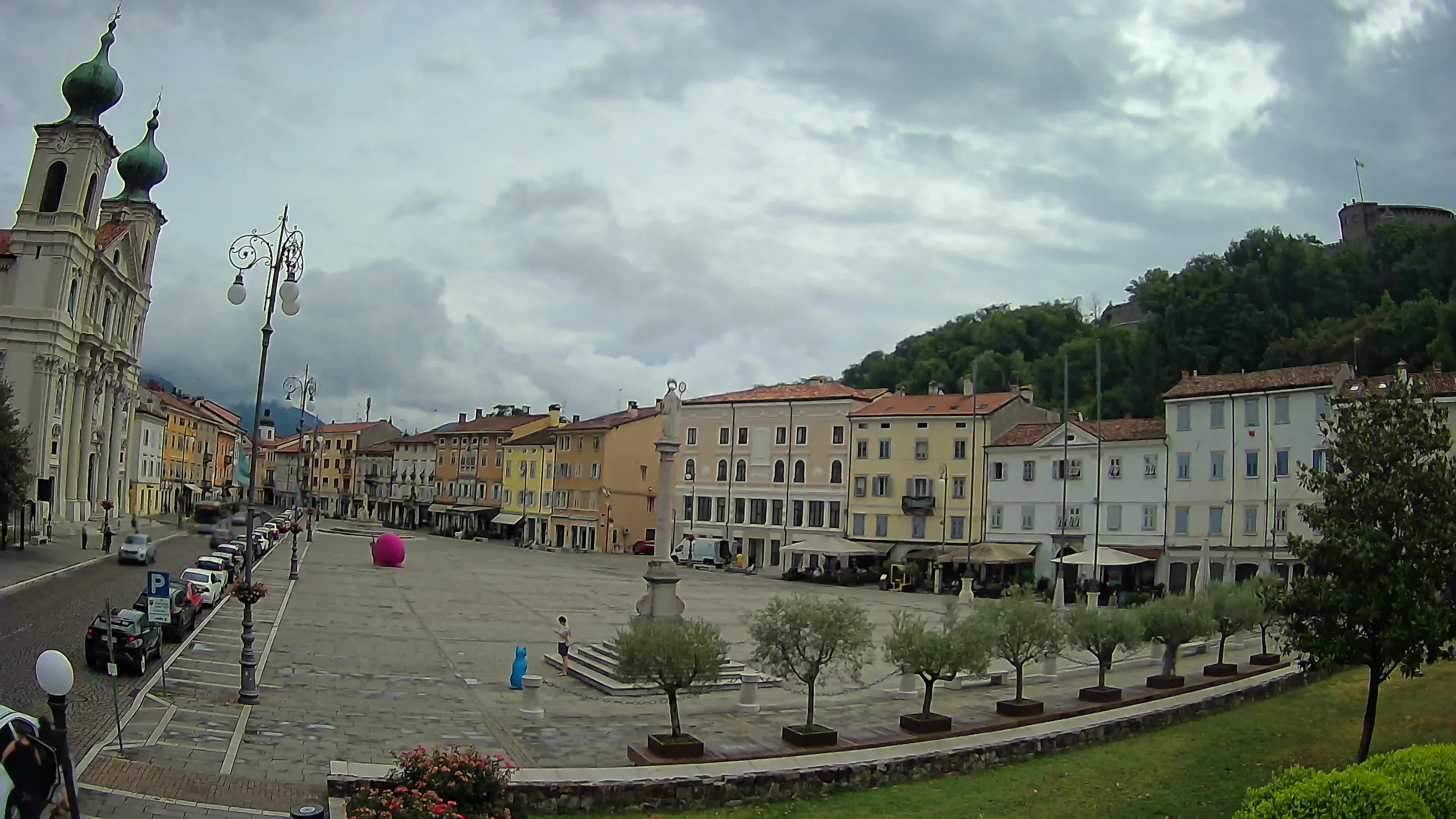Kamera Gorica Travnik in cerkev sv. Ignacija