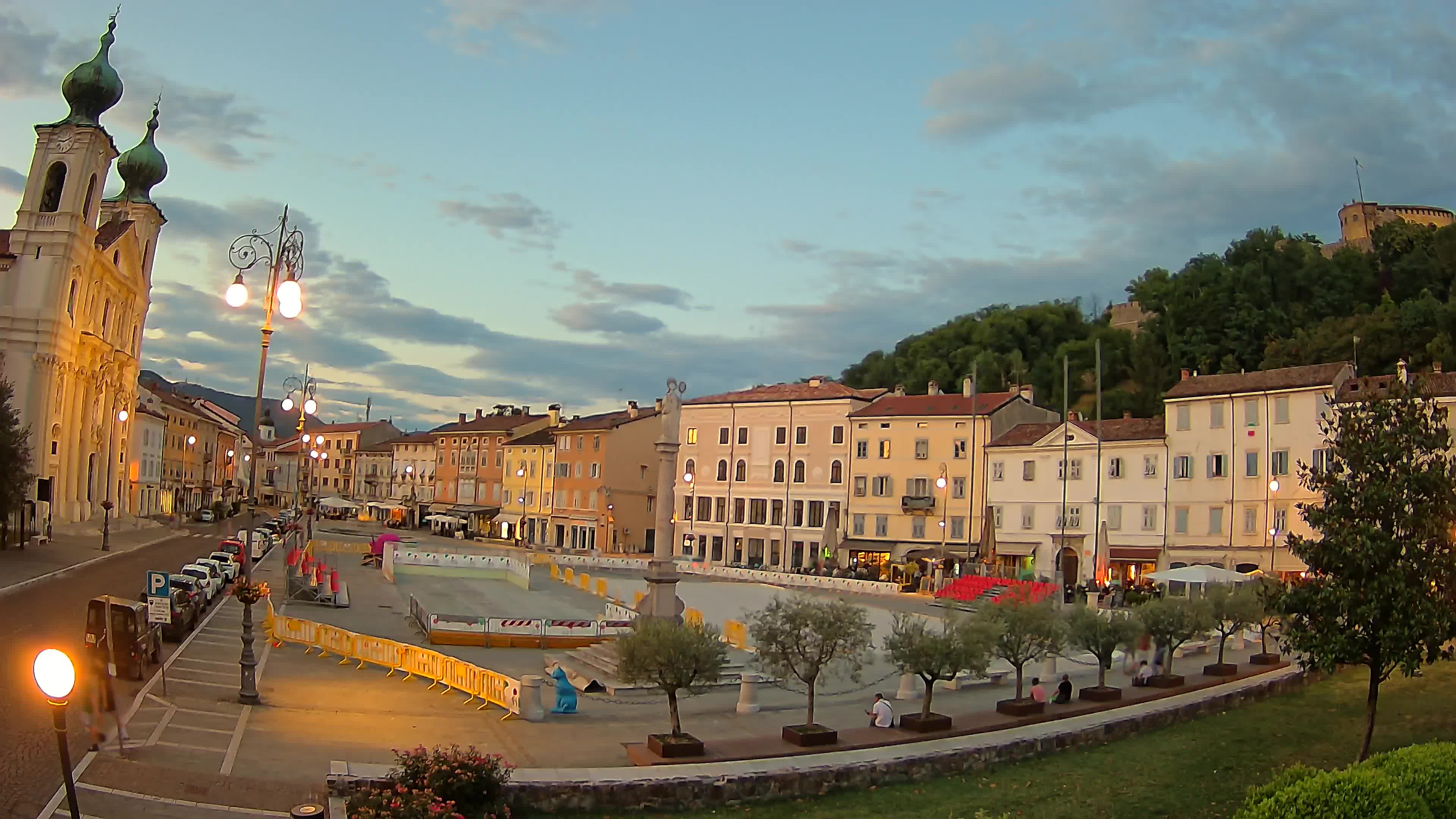 Gorizia Piazza della Vittoria e chiesa di S. Ignazio