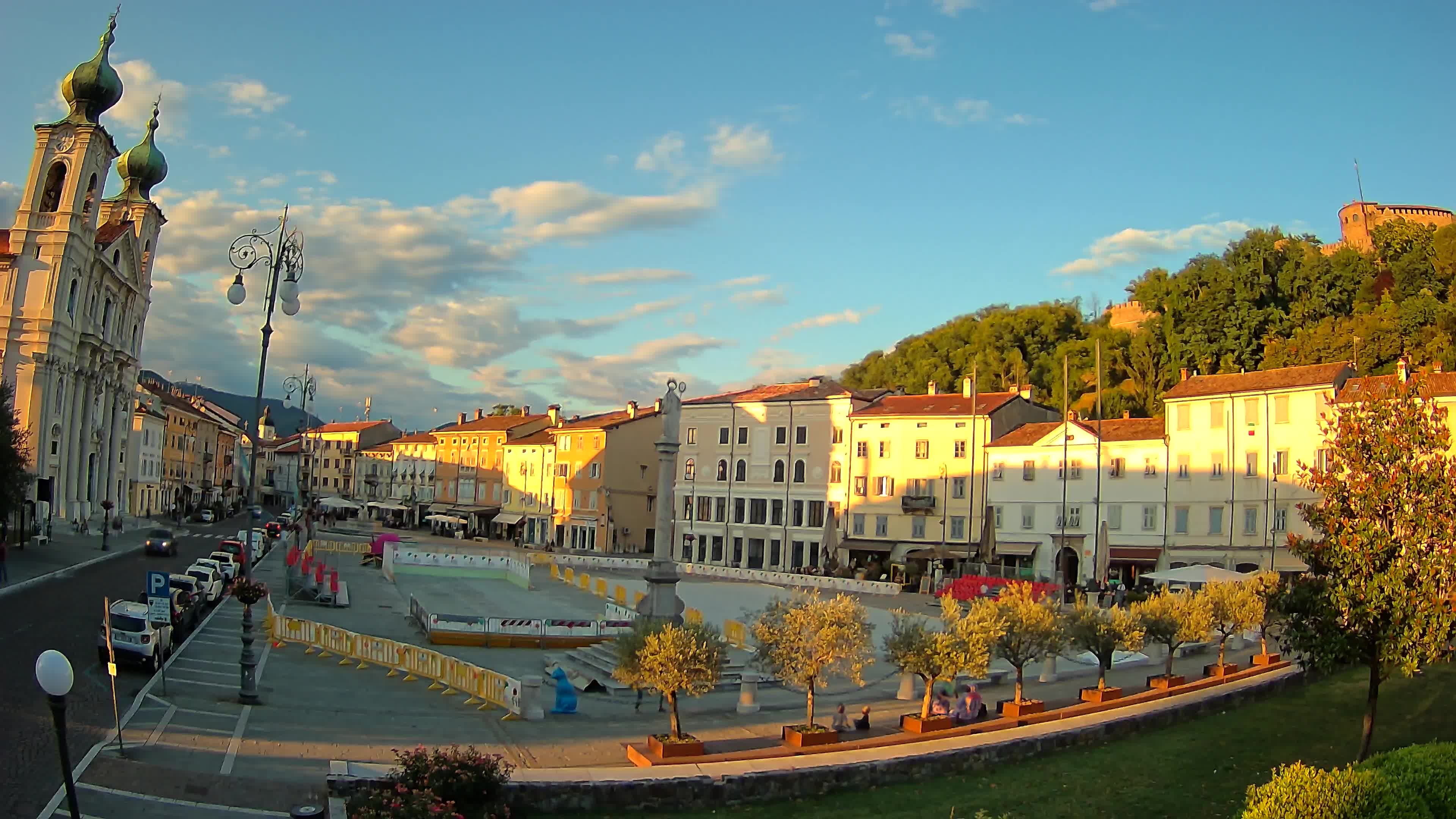 Kamera Gorica Travnik in cerkev sv. Ignacija