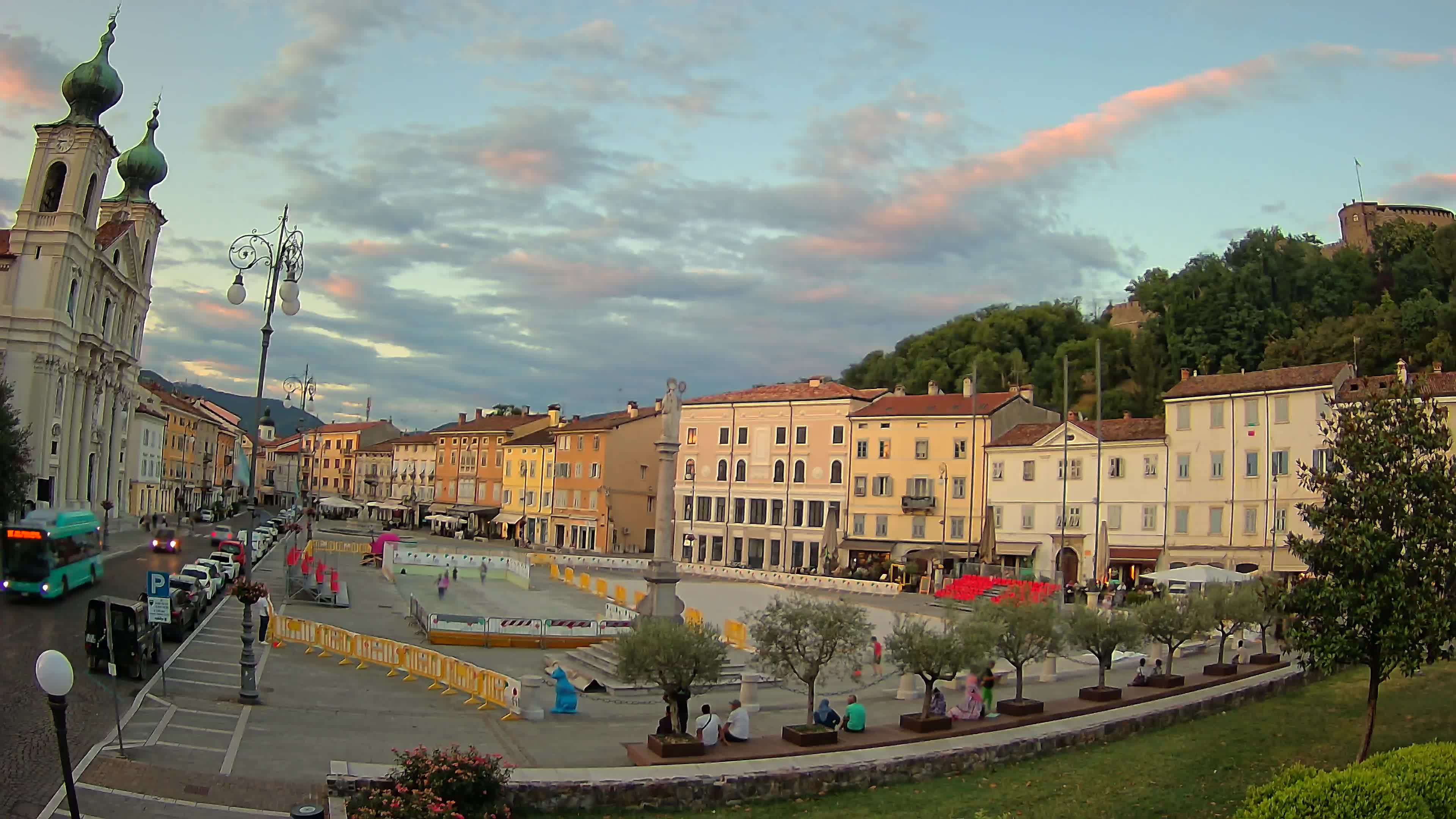 Kamera Gorica Travnik in cerkev sv. Ignacija