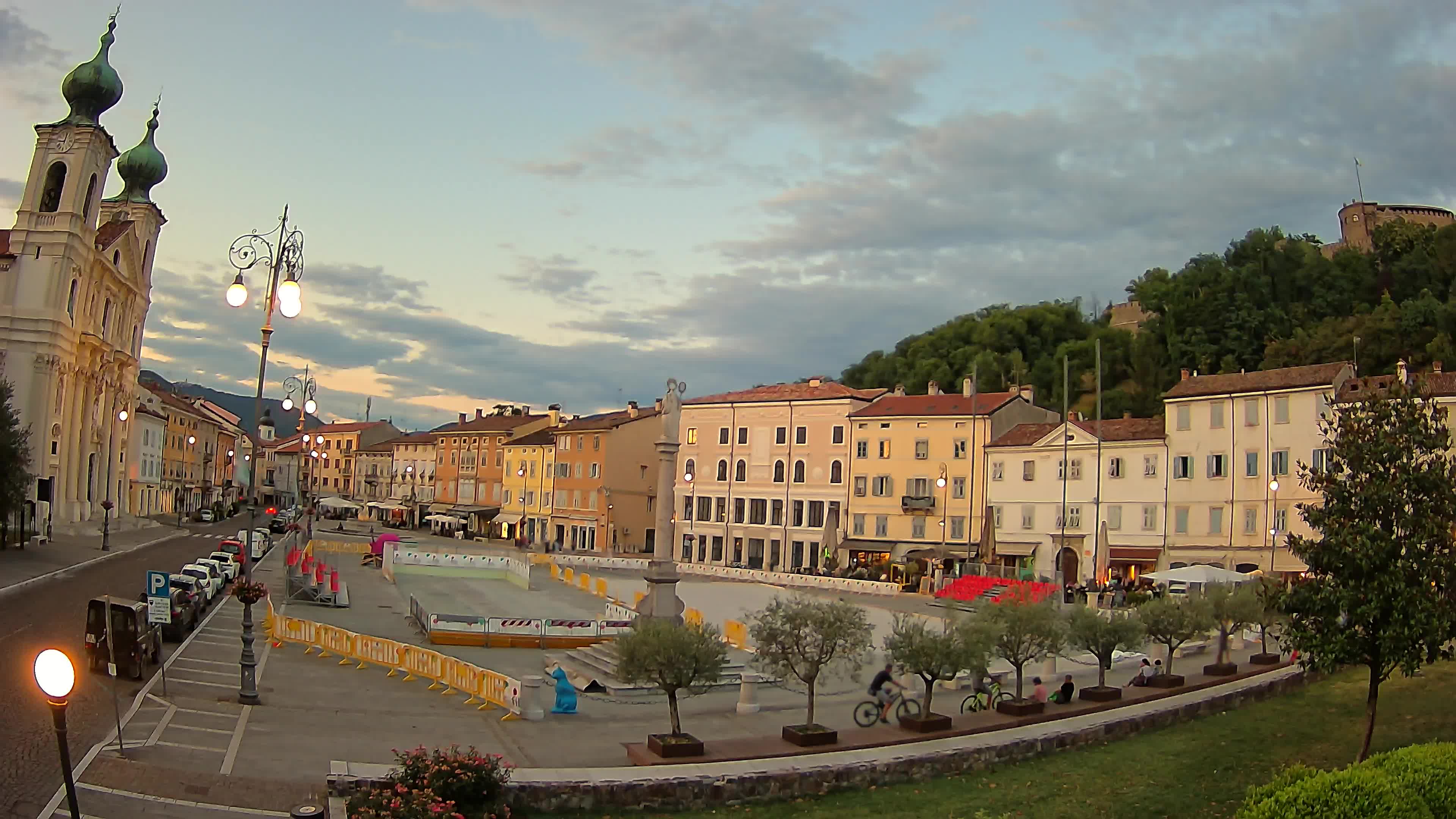 Gorizia Piazza della Vittoria e chiesa di S. Ignazio