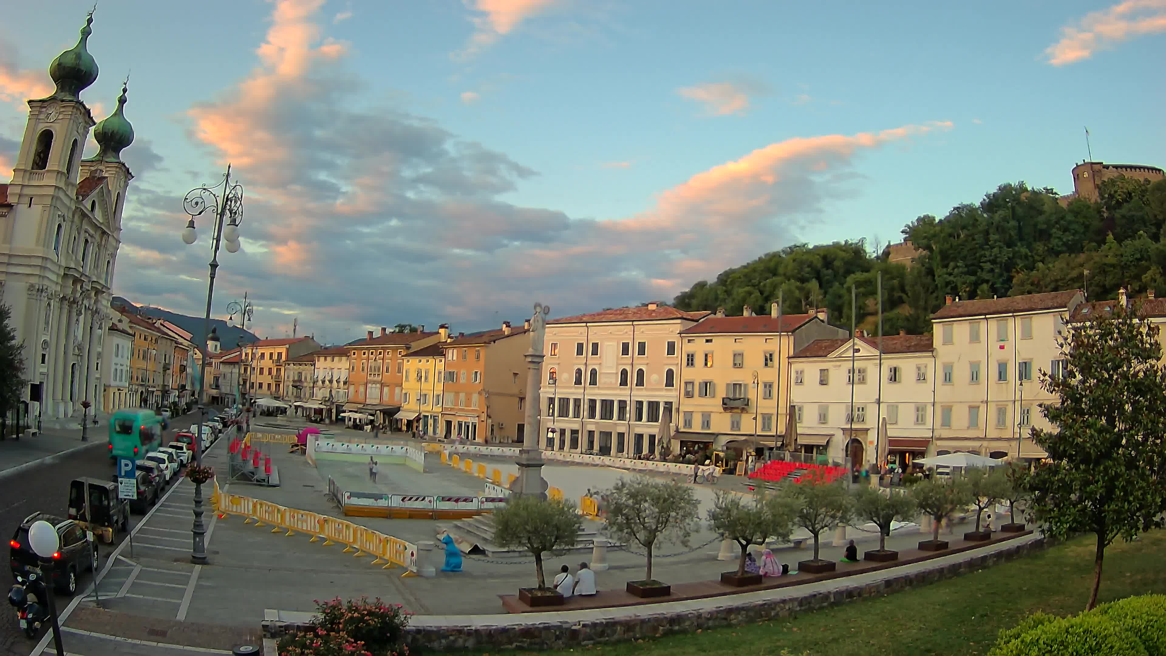 Gorizia Piazza della Vittoria e chiesa di S. Ignazio