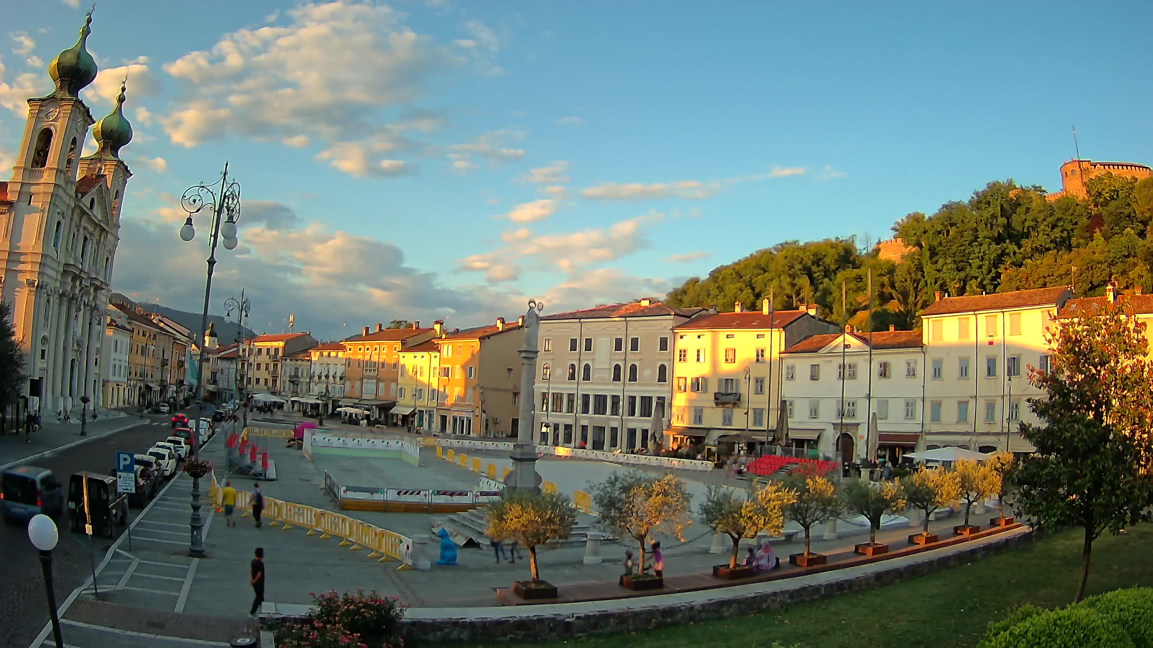 Gorizia Piazza della Vittoria e chiesa di S. Ignazio