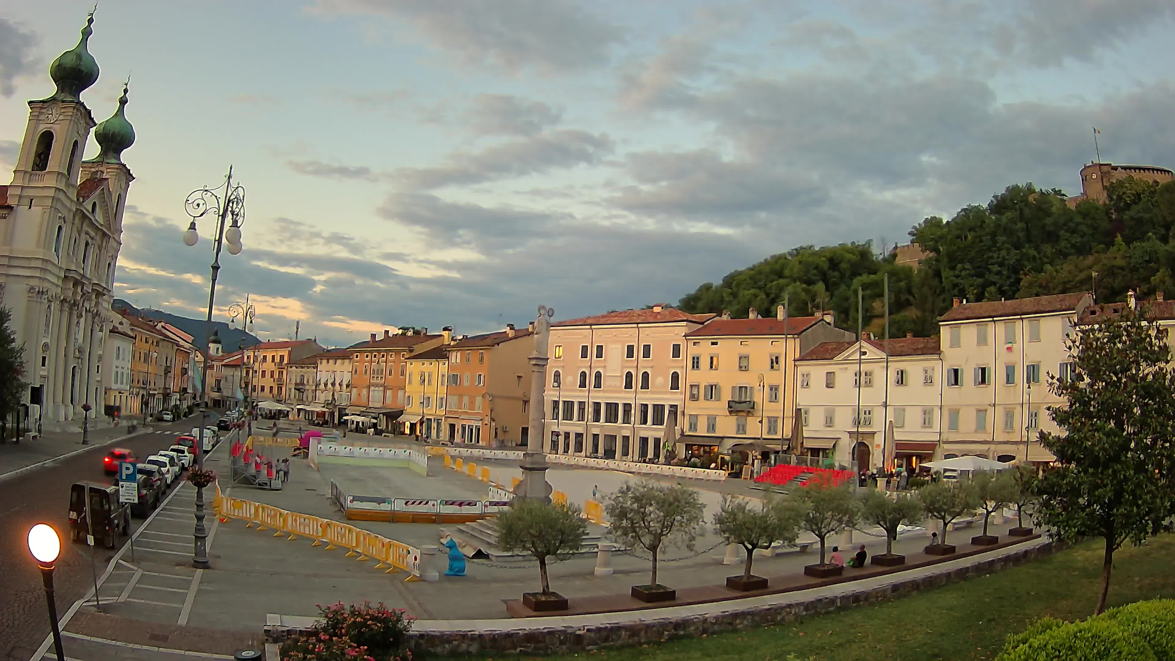 Gorizia Piazza della Vittoria e chiesa di S. Ignazio