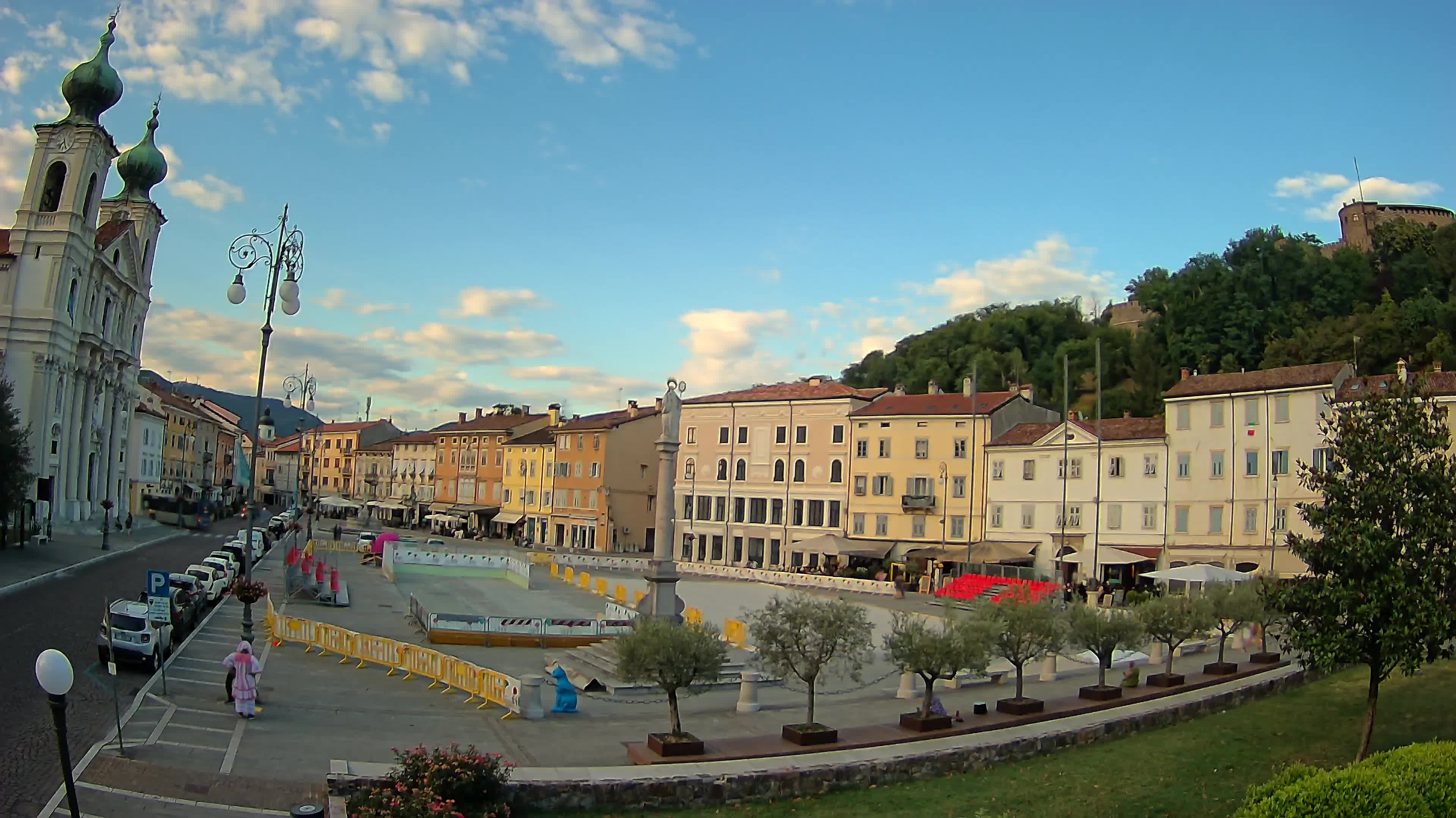 Kamera Gorica Travnik in cerkev sv. Ignacija