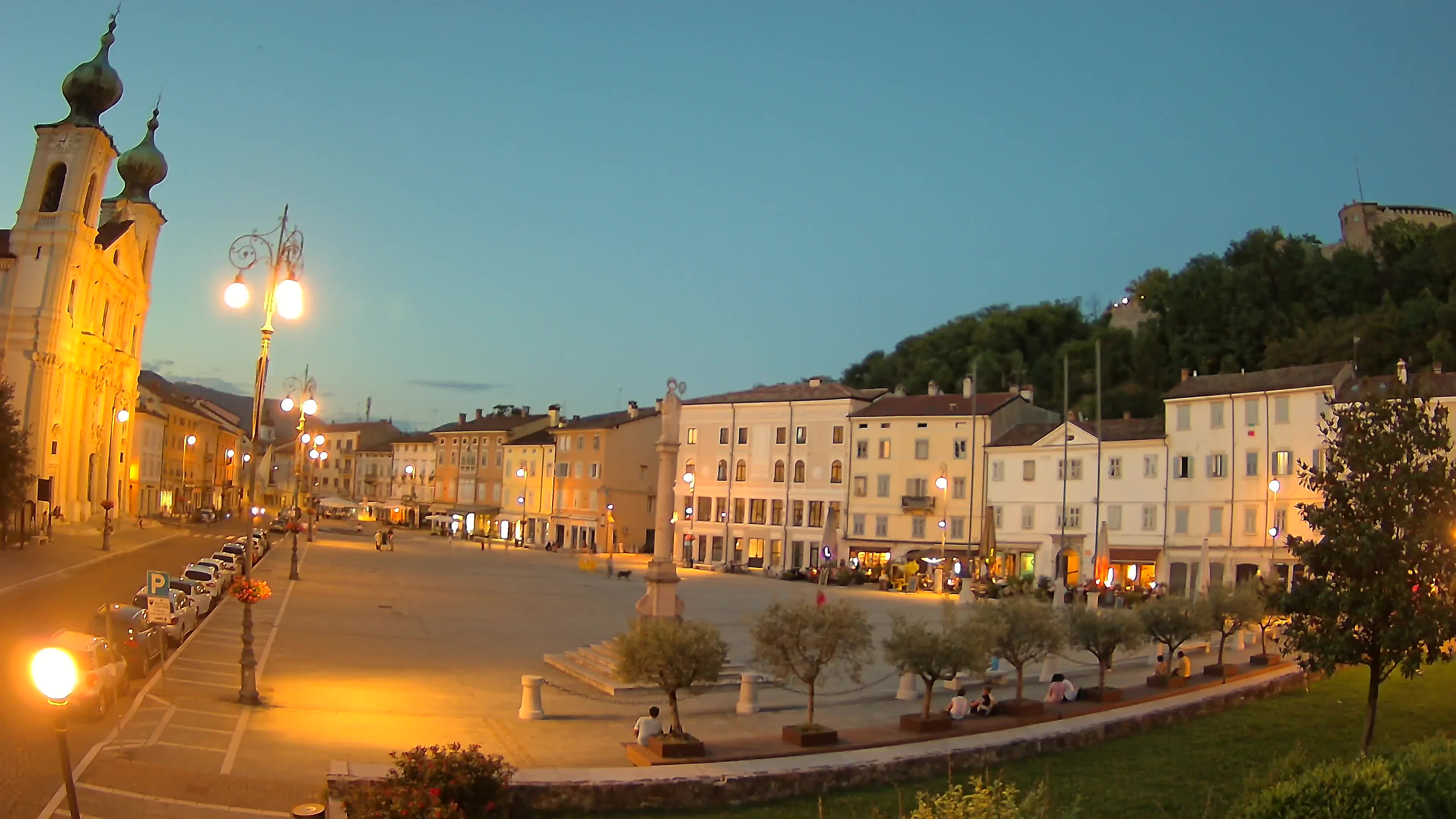 Kamera Gorica Travnik in cerkev sv. Ignacija