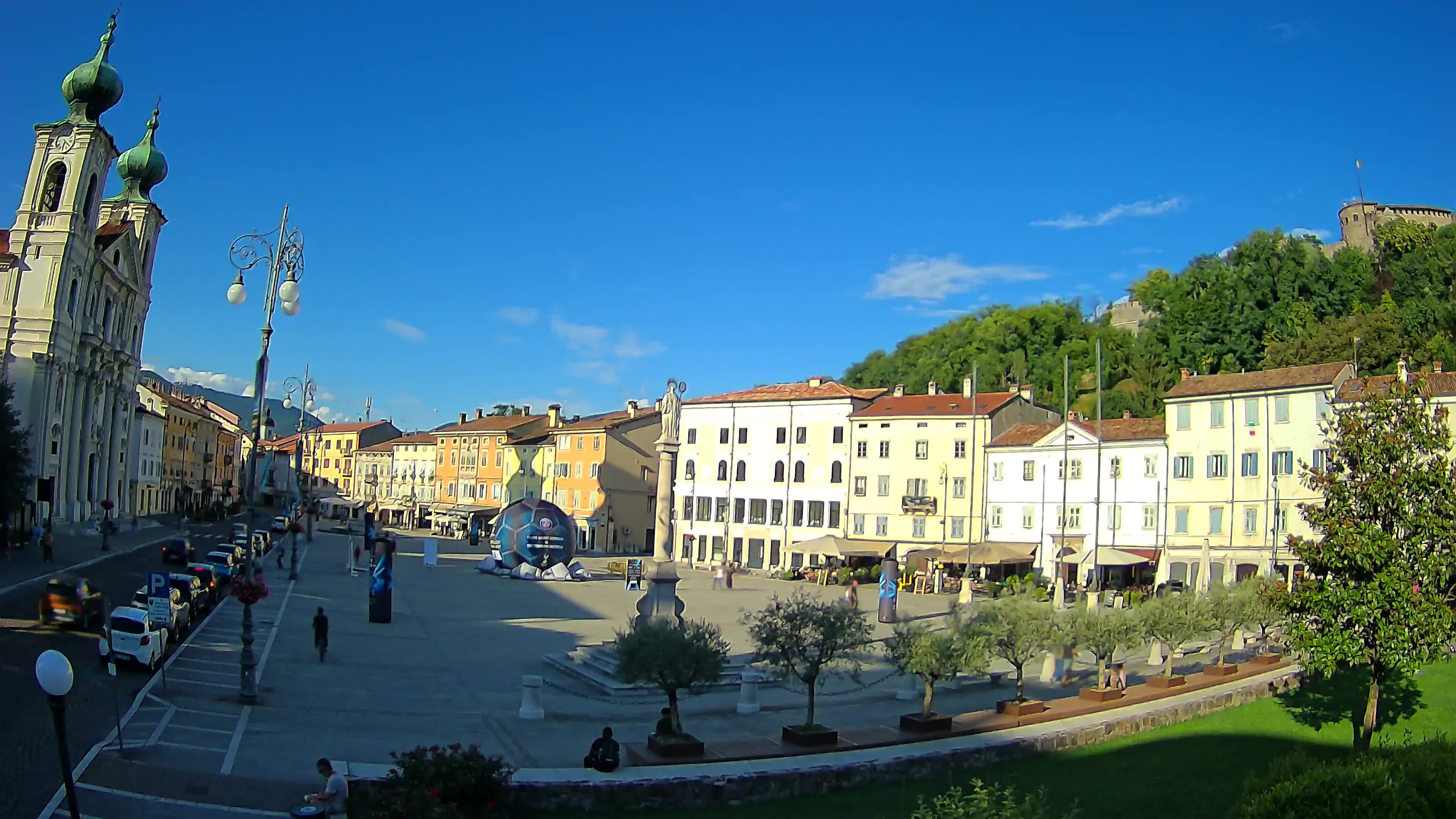 Kamera Gorica Travnik in cerkev sv. Ignacija