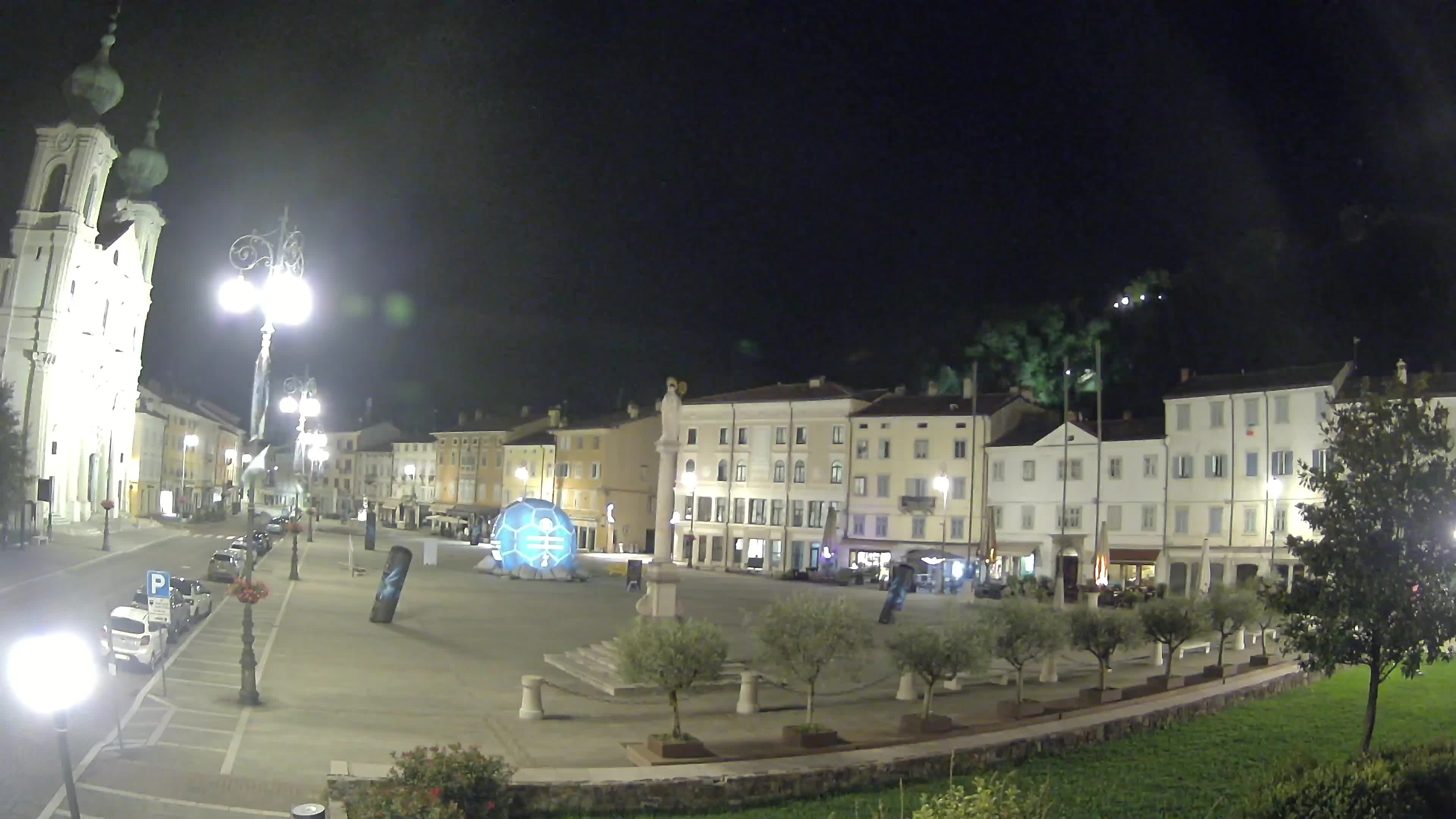 Kamera Gorica Travnik in cerkev sv. Ignacija
