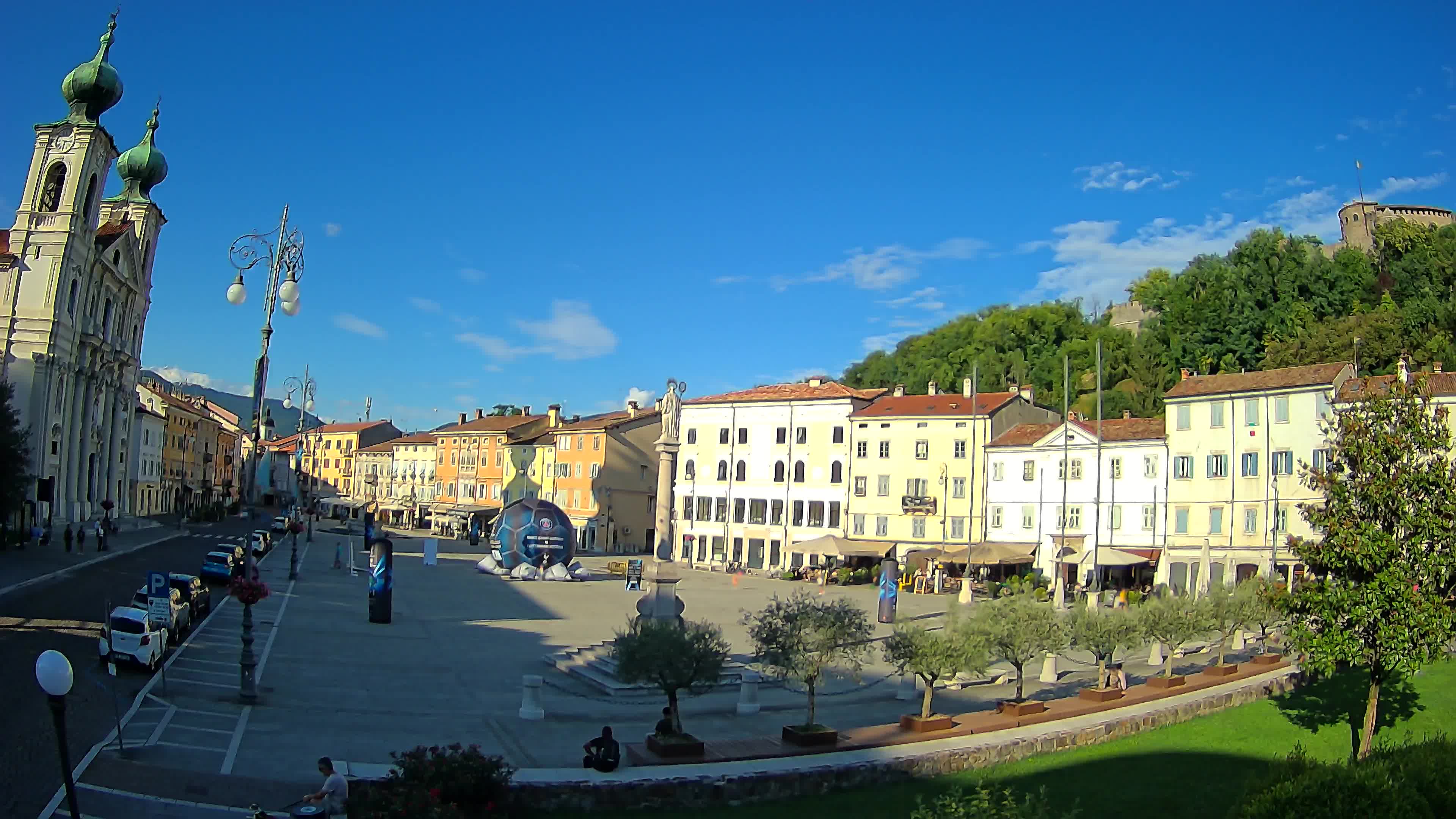 Kamera Gorica Travnik in cerkev sv. Ignacija