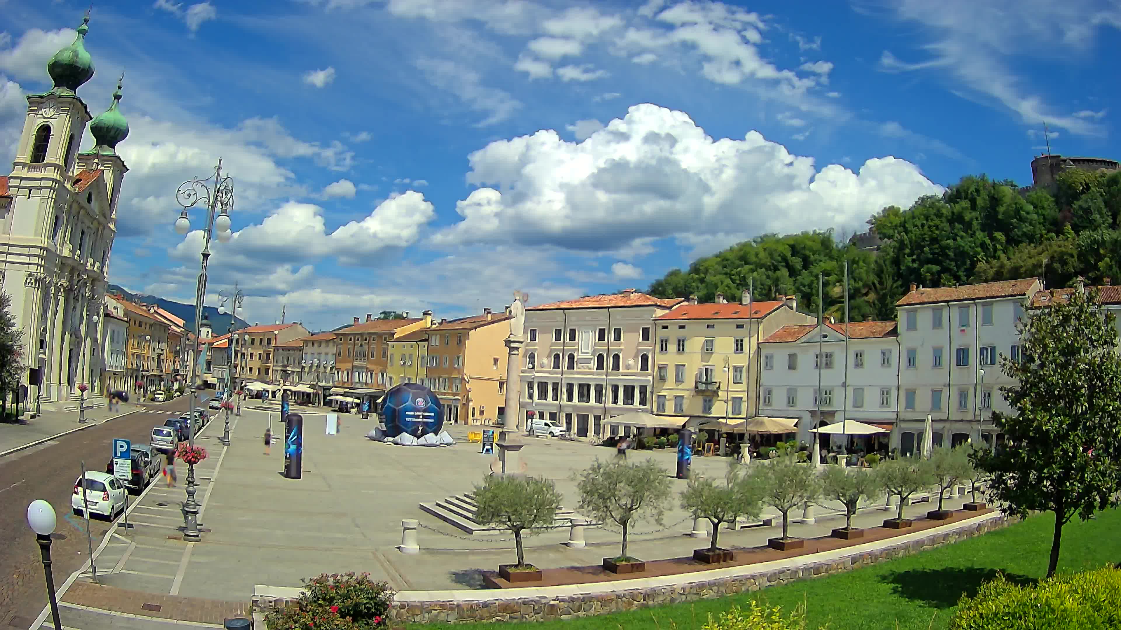 Kamera Gorica Travnik in cerkev sv. Ignacija