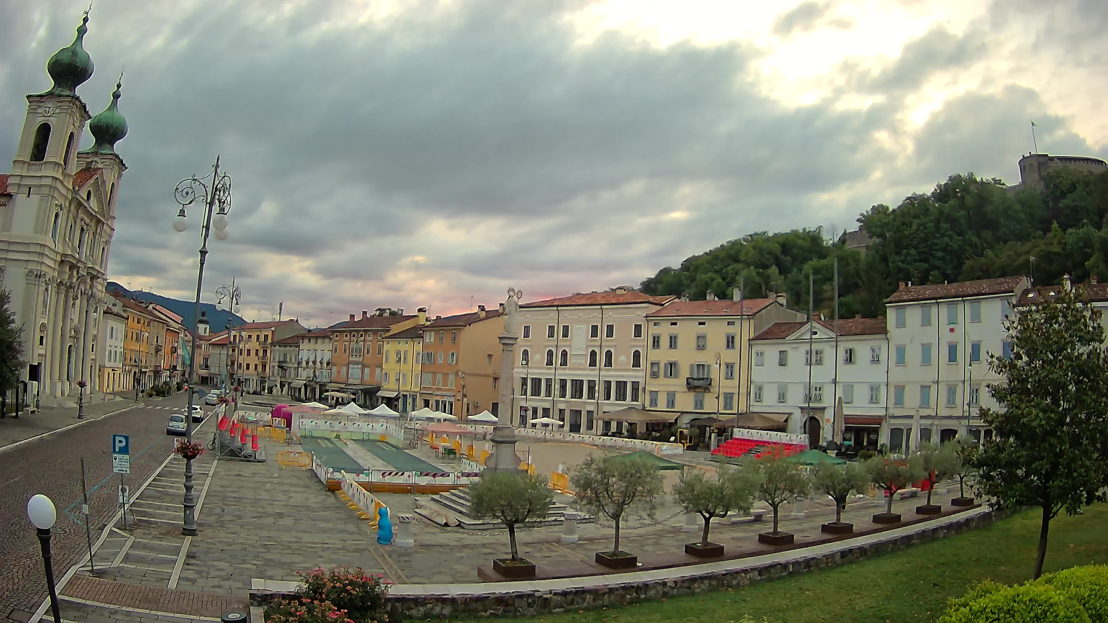 Gorizia – Plaza Vittoria – iglesia de San Pedro. Ignacio