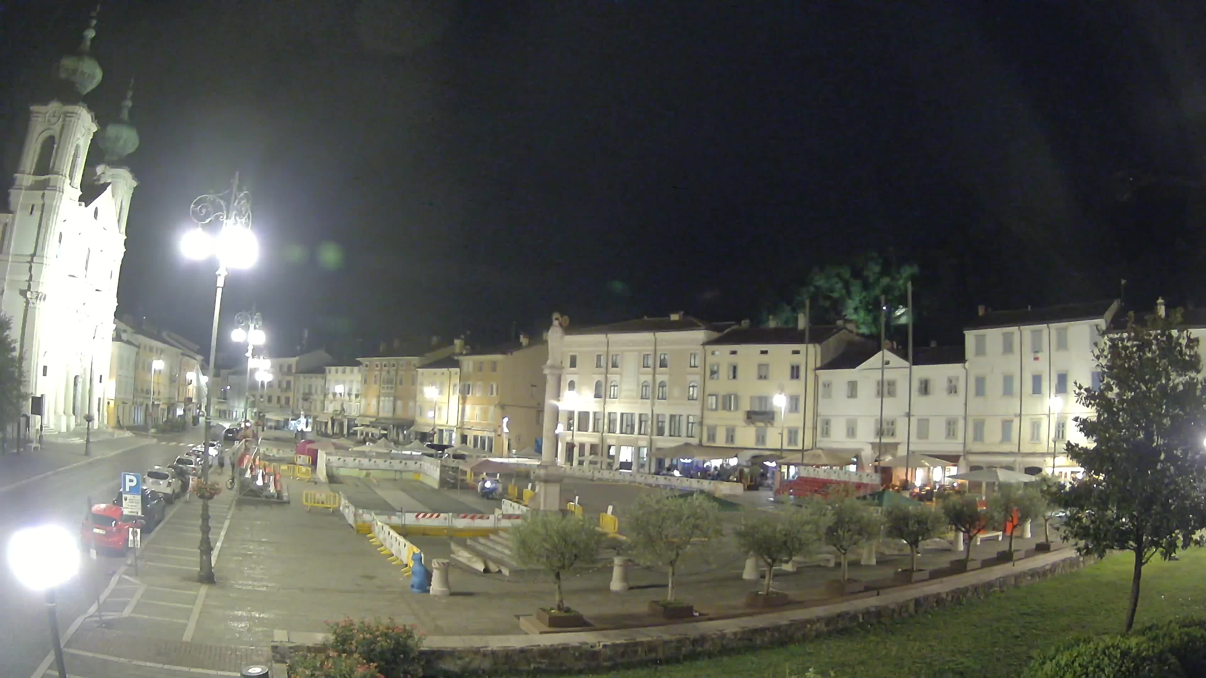 Gorizia Piazza della Vittoria e chiesa di S. Ignazio
