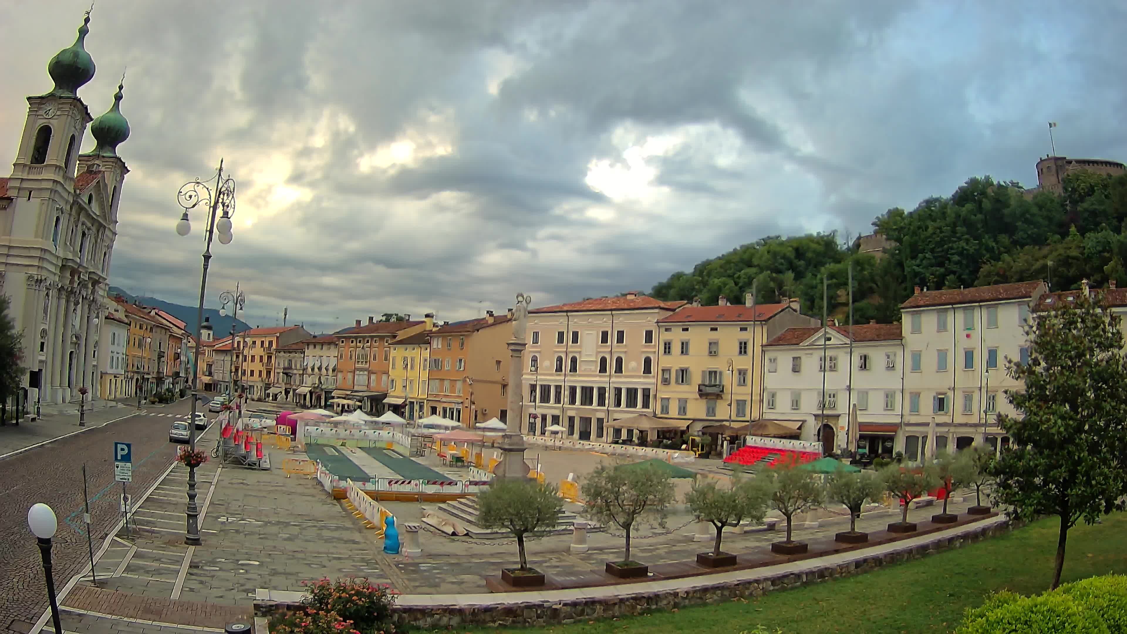 Gorizia – Plaza Vittoria – iglesia de San Pedro. Ignacio