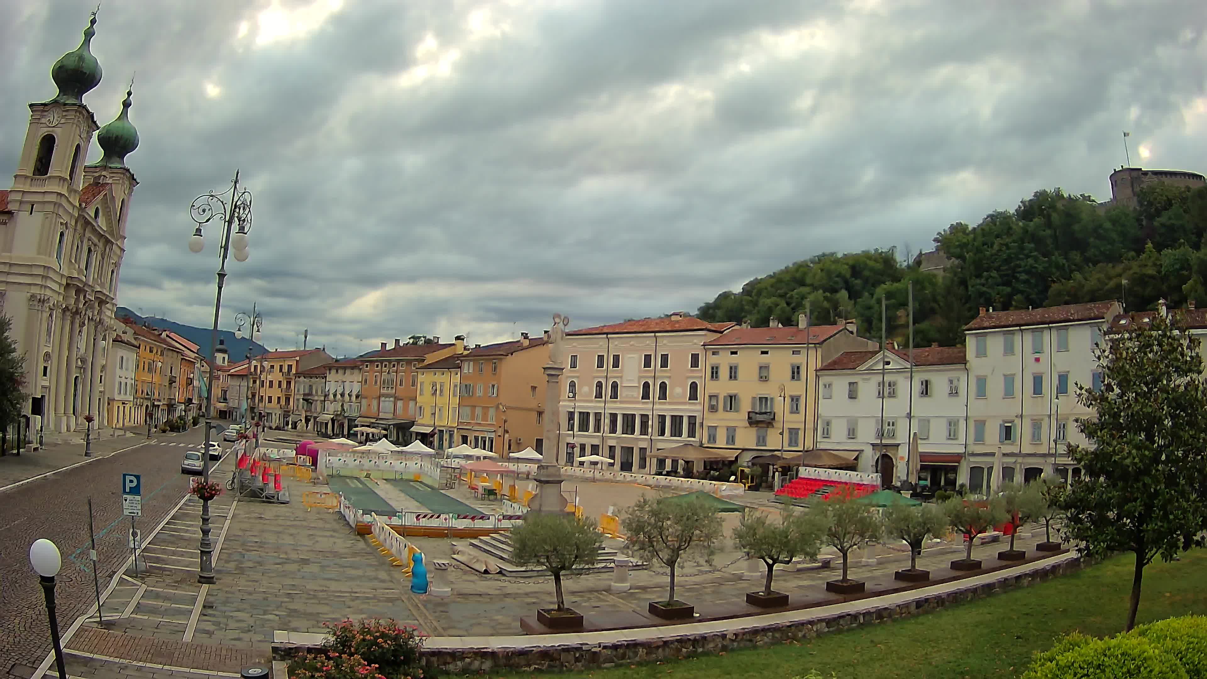 Gorizia Piazza della Vittoria e chiesa di S. Ignazio