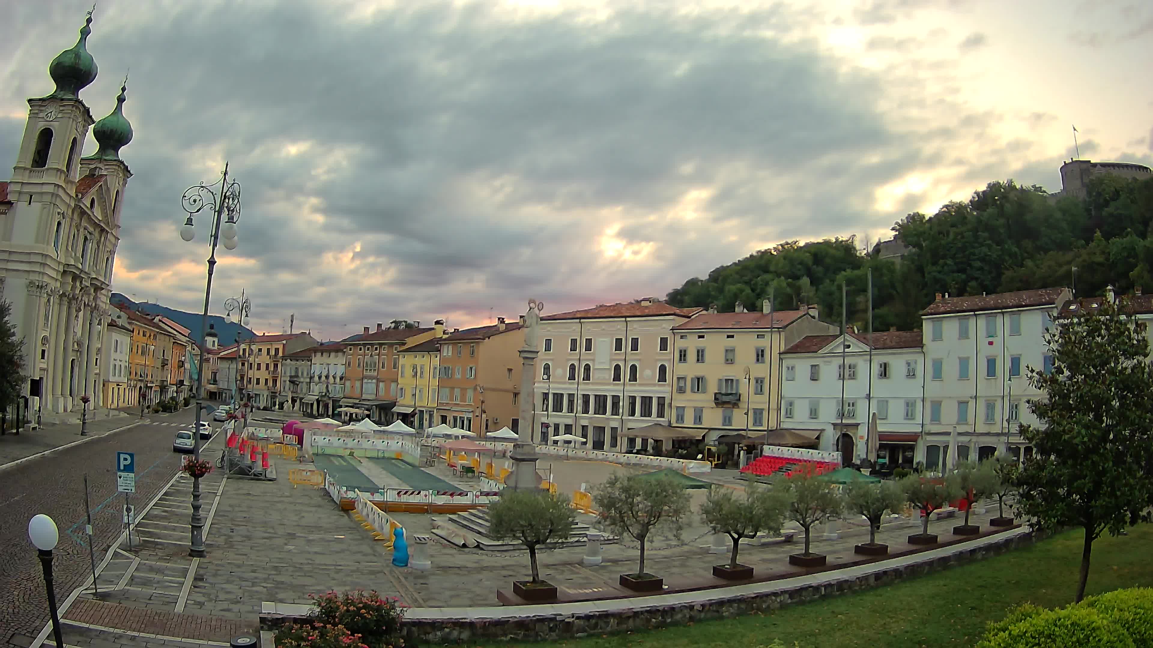 Gorizia – Plaza Vittoria – iglesia de San Pedro. Ignacio