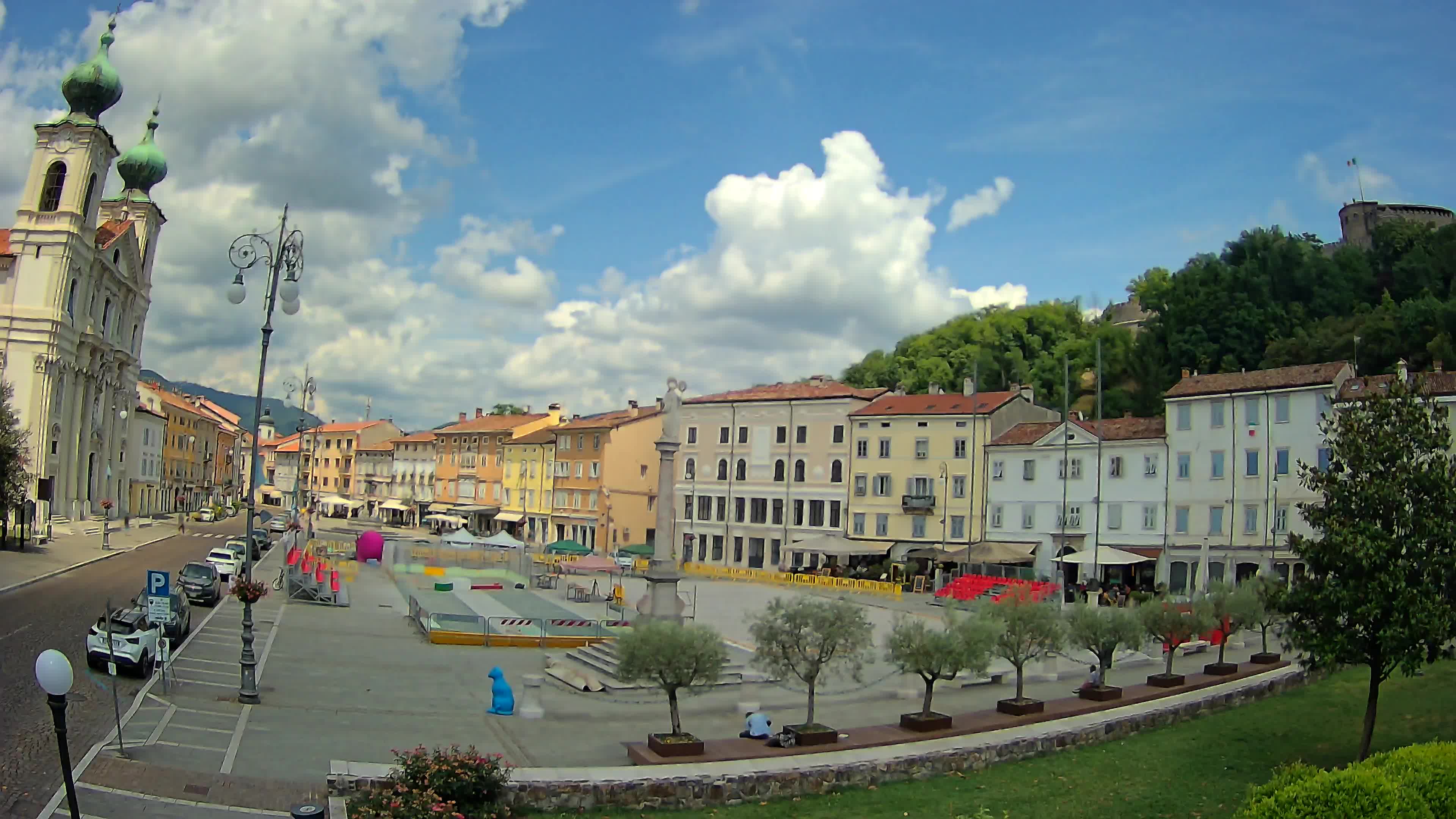 Kamera Gorica Travnik in cerkev sv. Ignacija