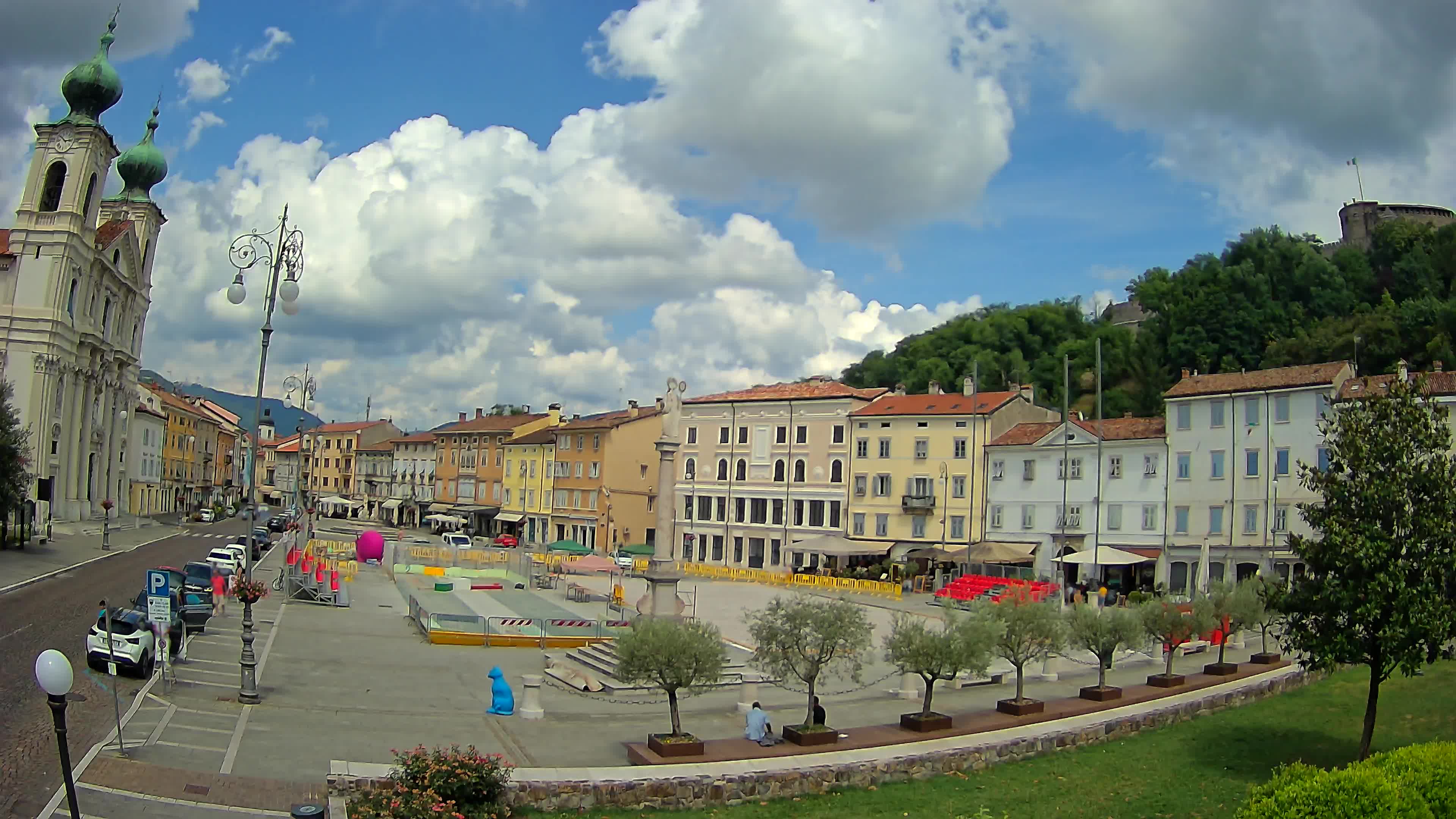 Kamera Gorica Travnik in cerkev sv. Ignacija