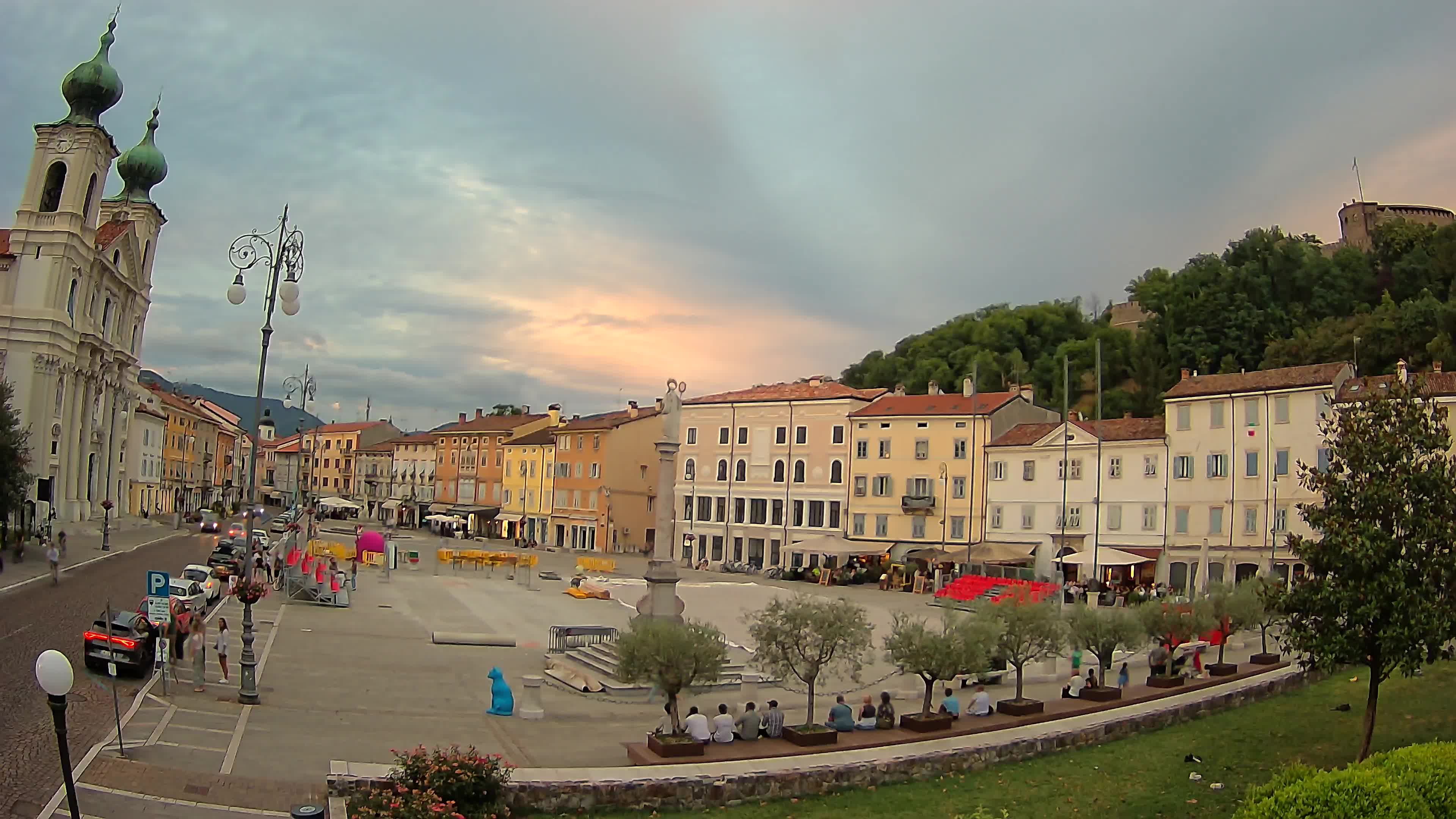 Kamera Gorica Travnik in cerkev sv. Ignacija