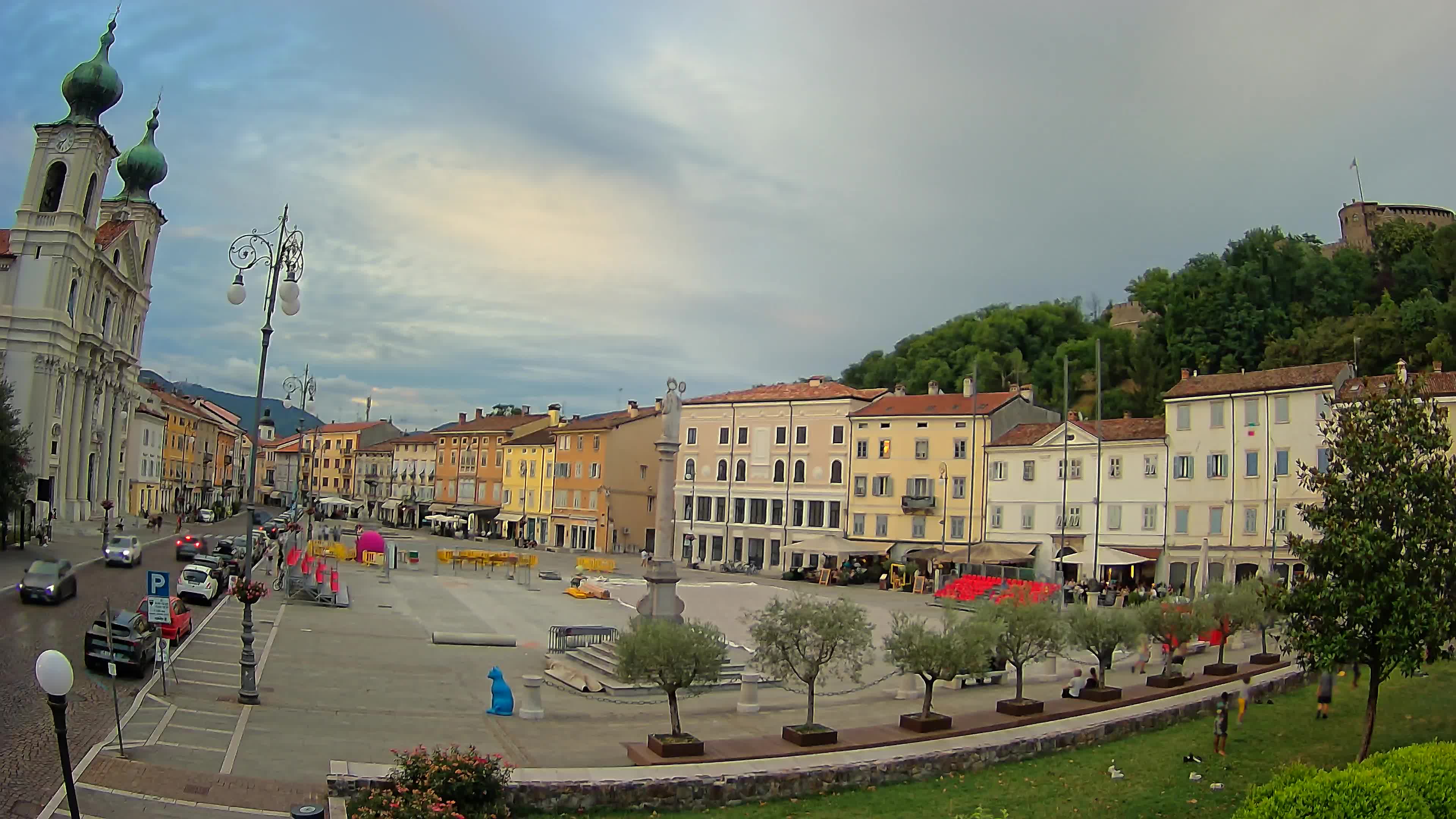 Kamera Gorica Travnik in cerkev sv. Ignacija